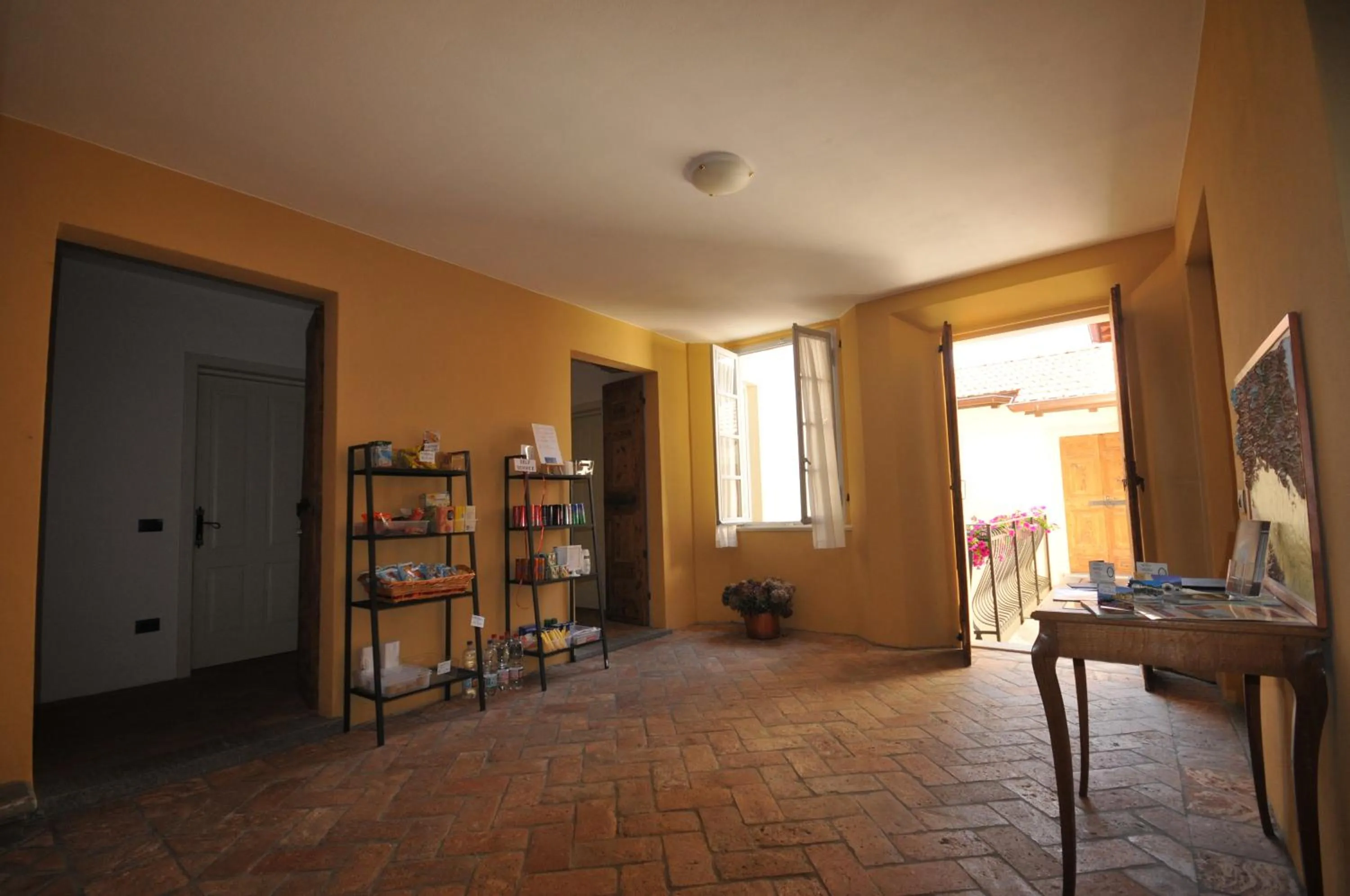 Communal lounge/ TV room in VILLA VINICIA, pool, jacuzzi, airco