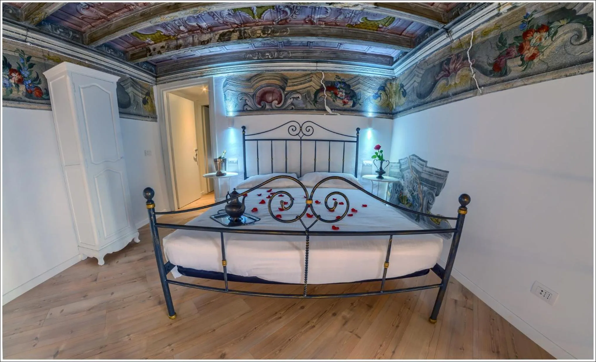 Bed in VILLA VINICIA, pool, jacuzzi, airco