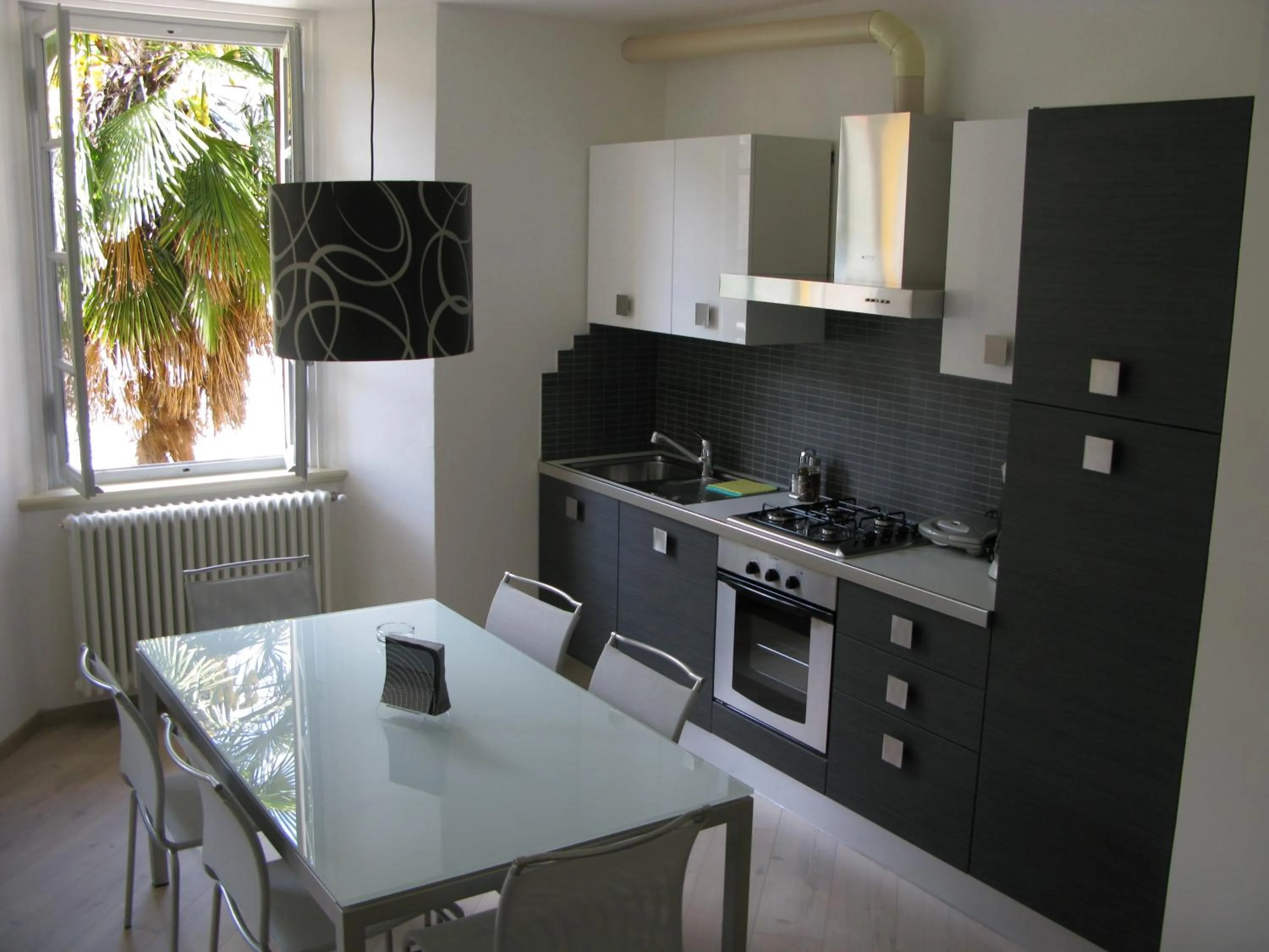 Kitchen or kitchenette in VILLA VINICIA, pool, jacuzzi, airco