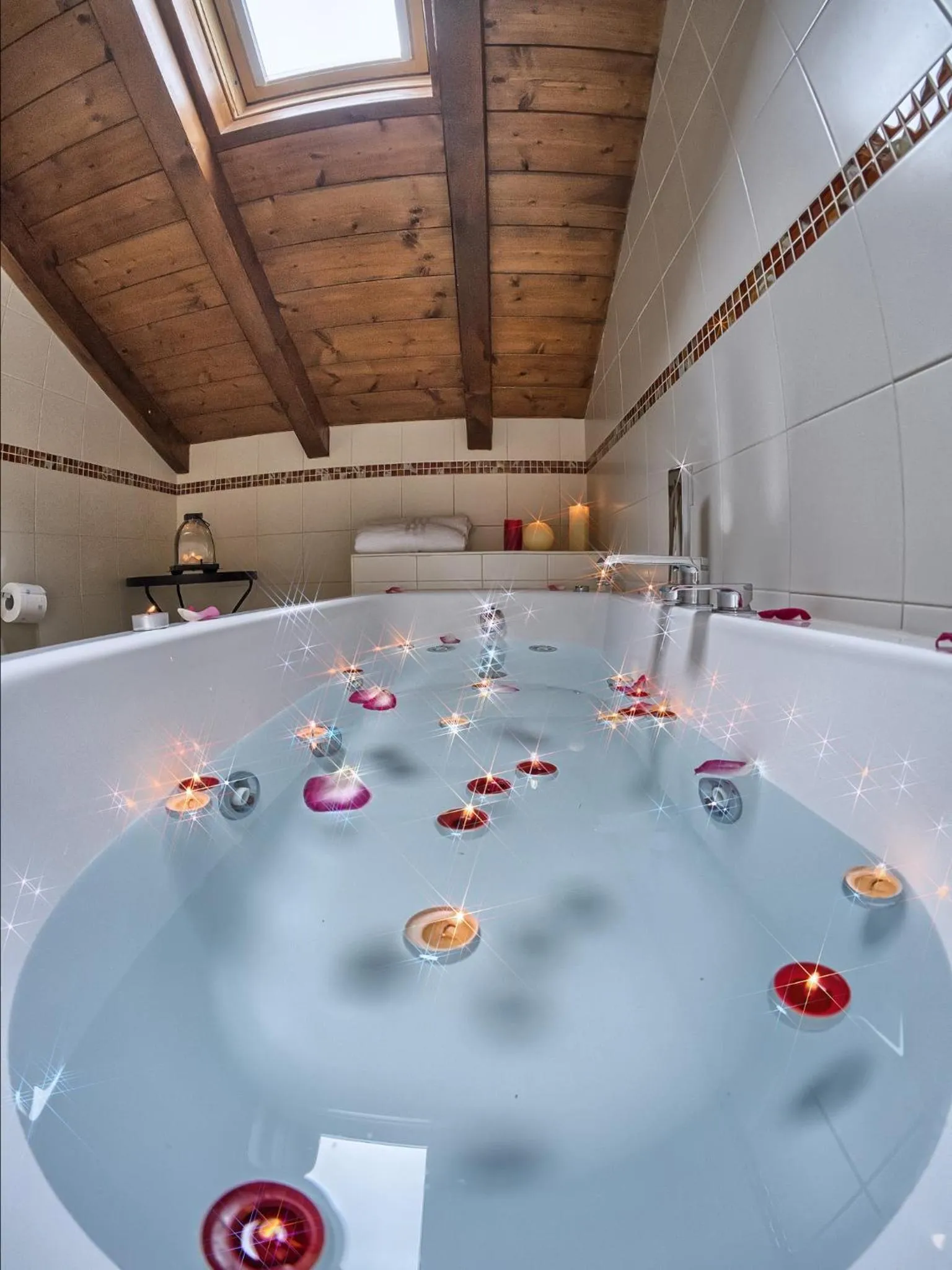 Bathroom in VILLA VINICIA, pool, jacuzzi, airco