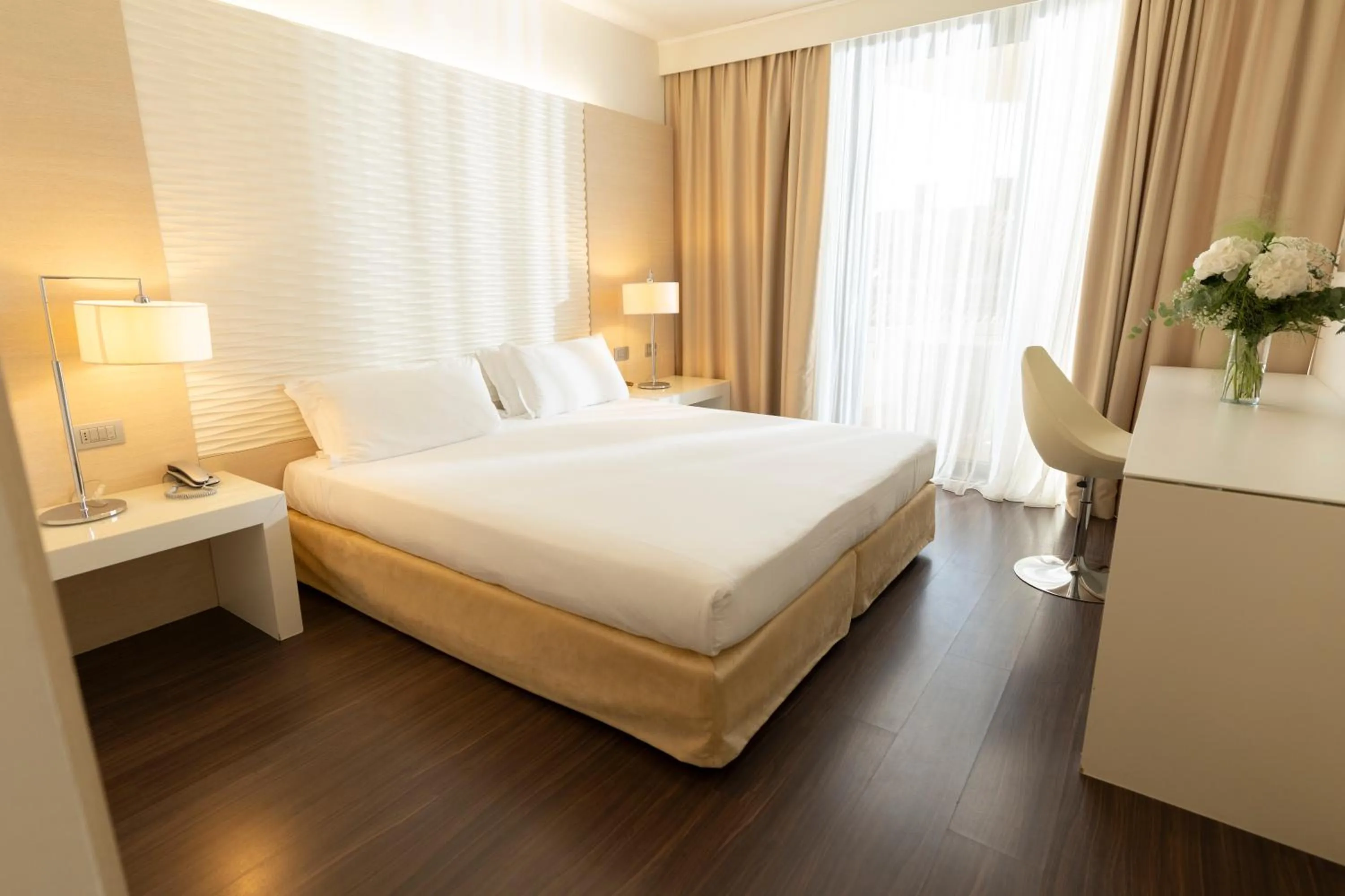 Bedroom, Bed in Laguna Palace Hotel Grado