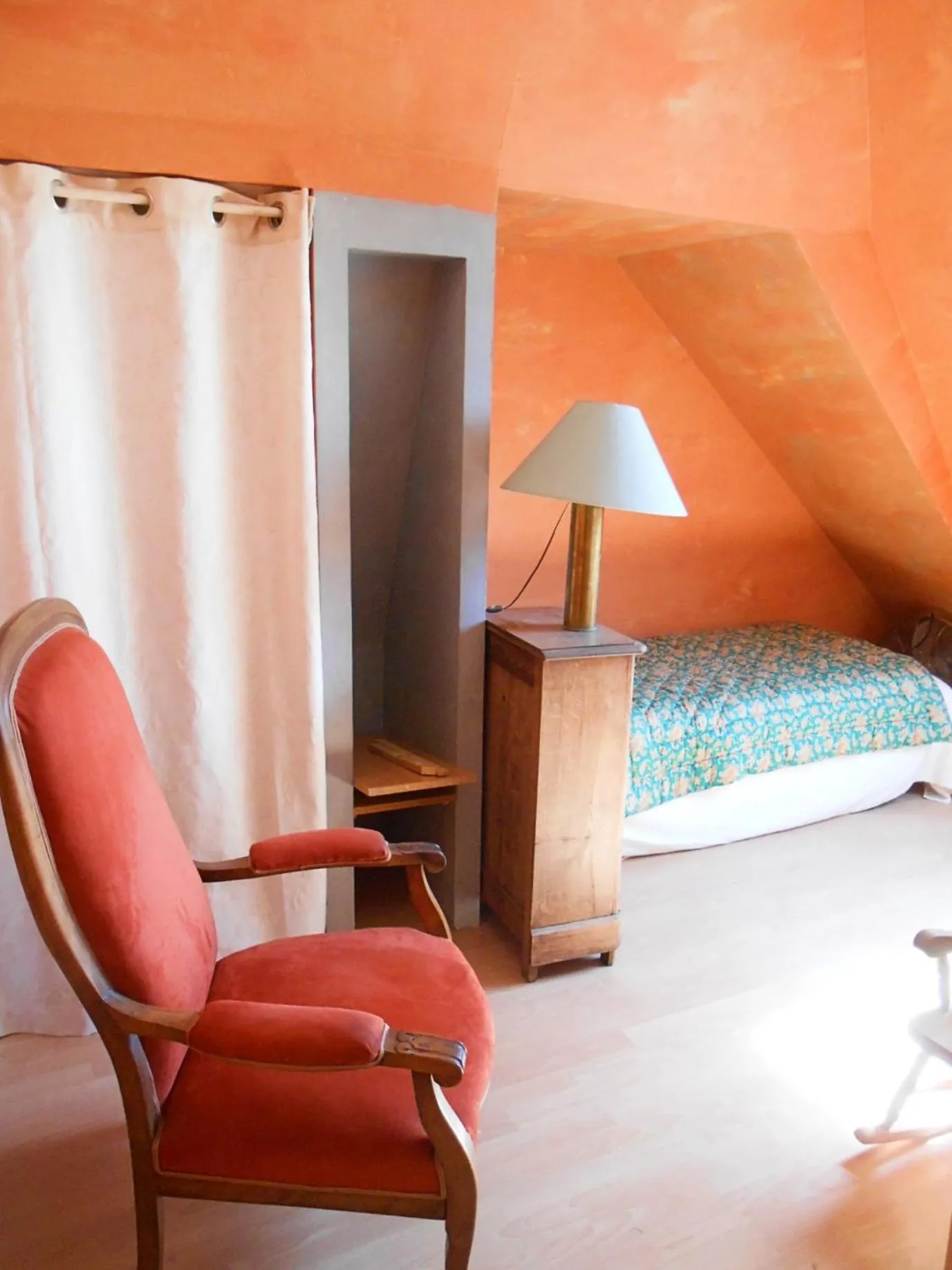 Photo of the whole room, Bed in Loge & Broc