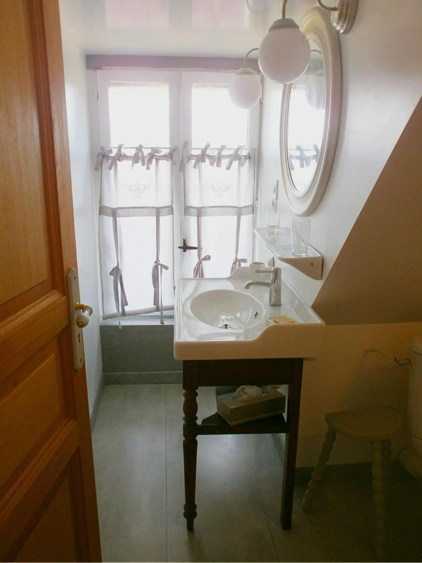 Shower in Loge & Broc