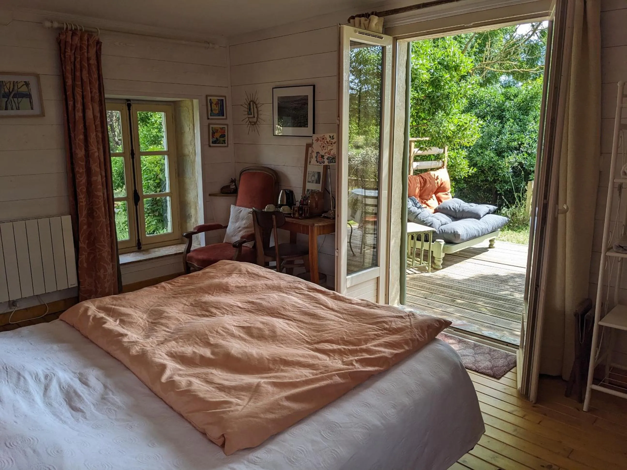 Bedroom, Bed in Loge & Broc