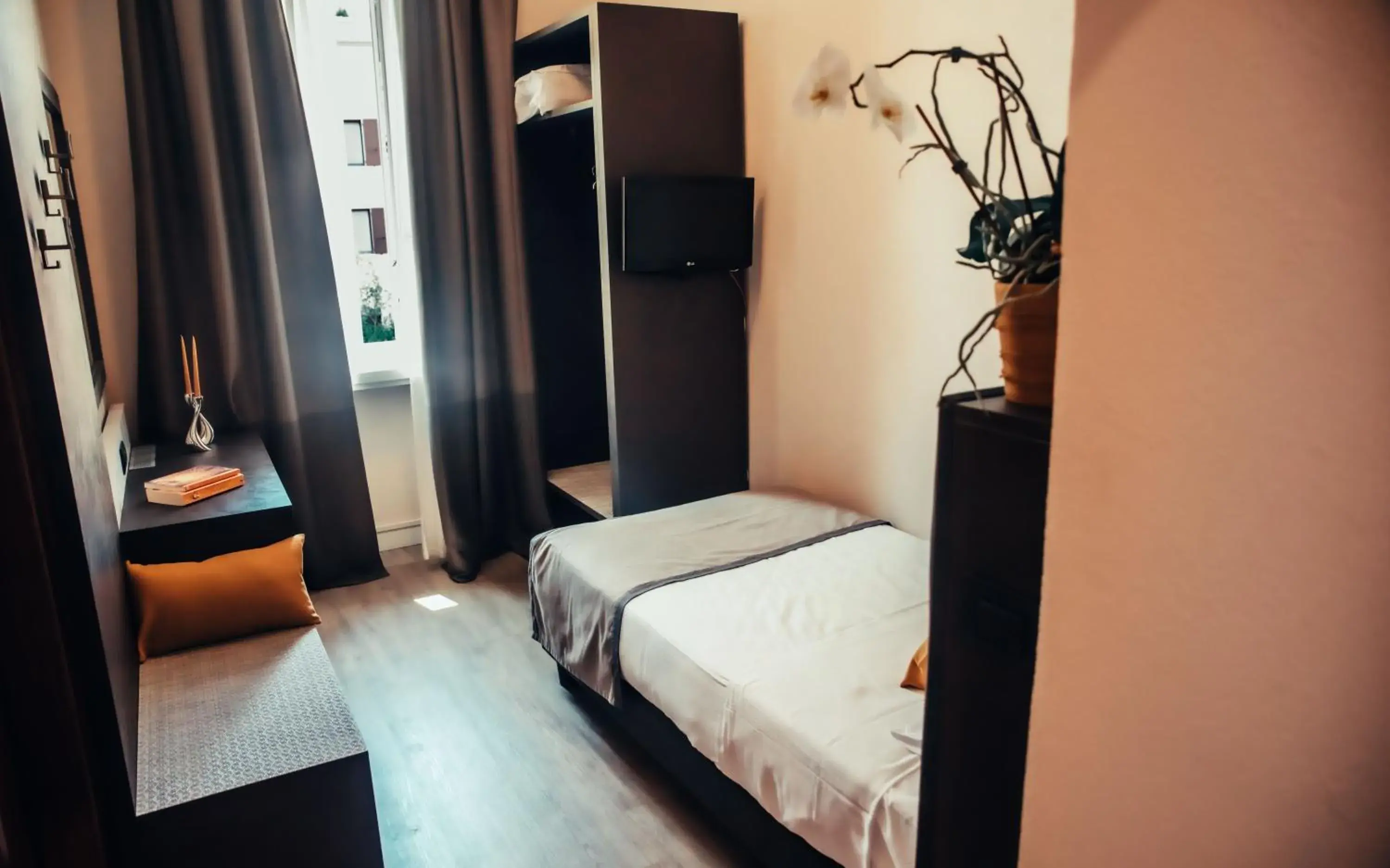 Economy Single Room in Hotel Benaco Economy Single Room in Hotel Benaco