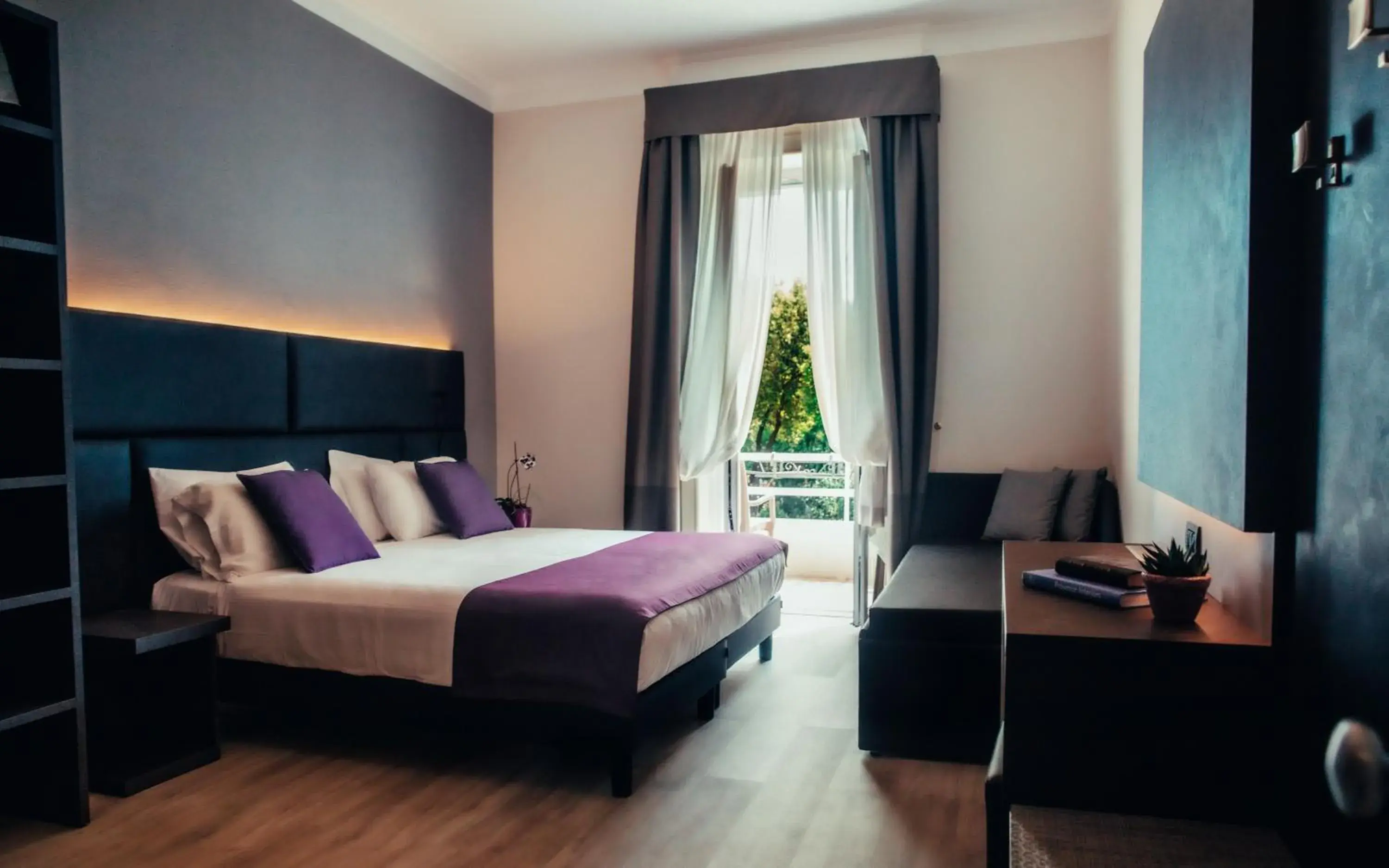 Comfort Room with Balcony in Hotel Benaco Comfort Room with Balcony in Hotel Benaco