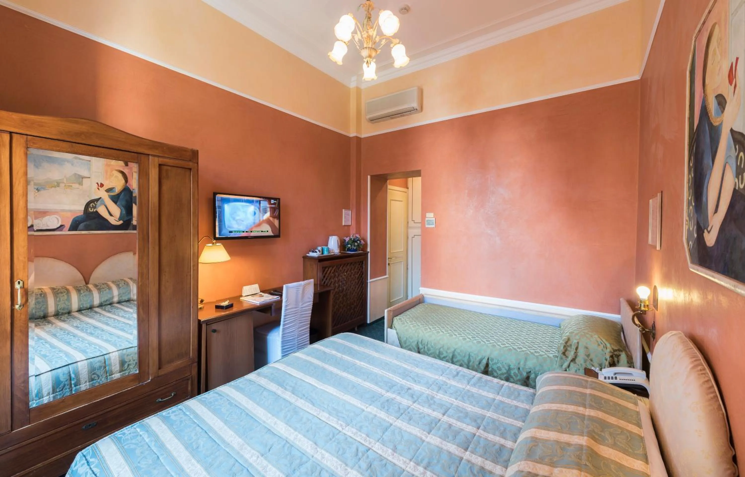 Bed in Hotel Miralago