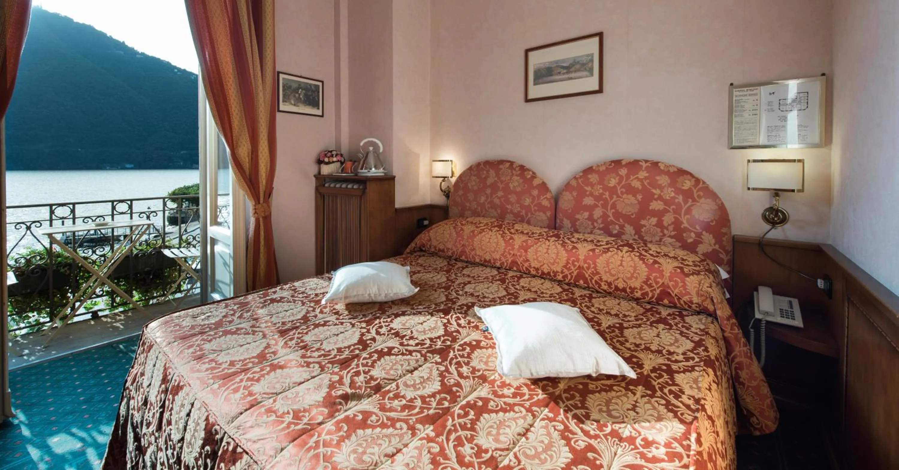 Photo of the whole room in Hotel Miralago