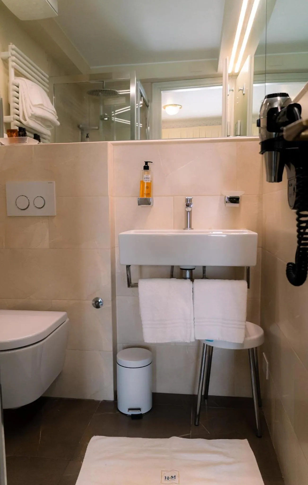 Bathroom in Hotel Miralago