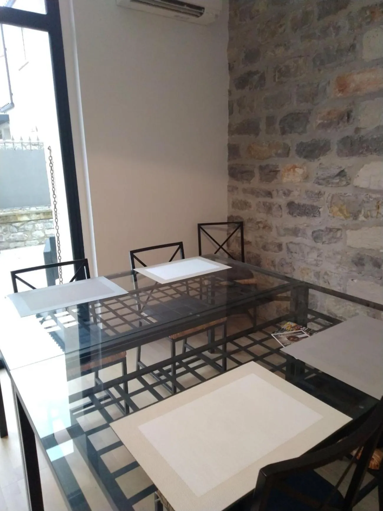 Dining area in Le Clos du Théron, chambre d'hôte