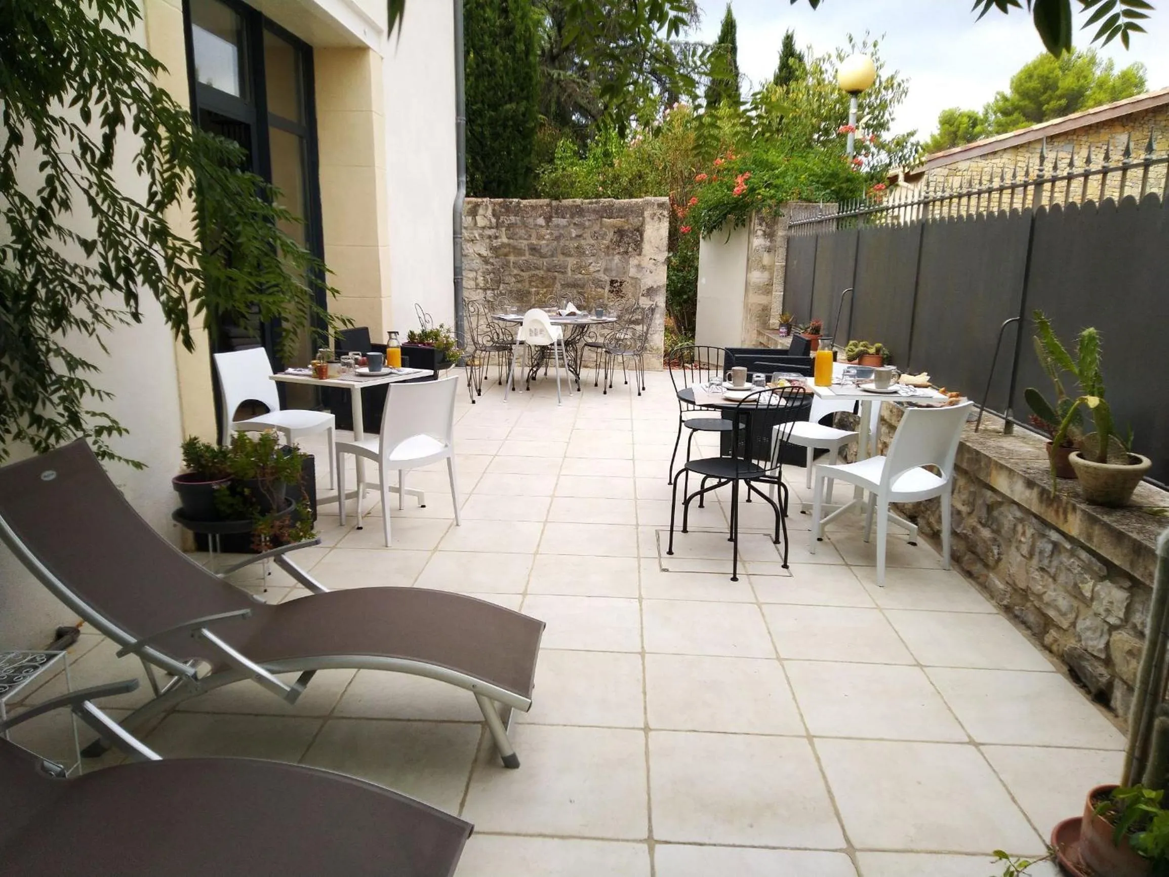 Property building in Le Clos du Théron, chambre d'hôte