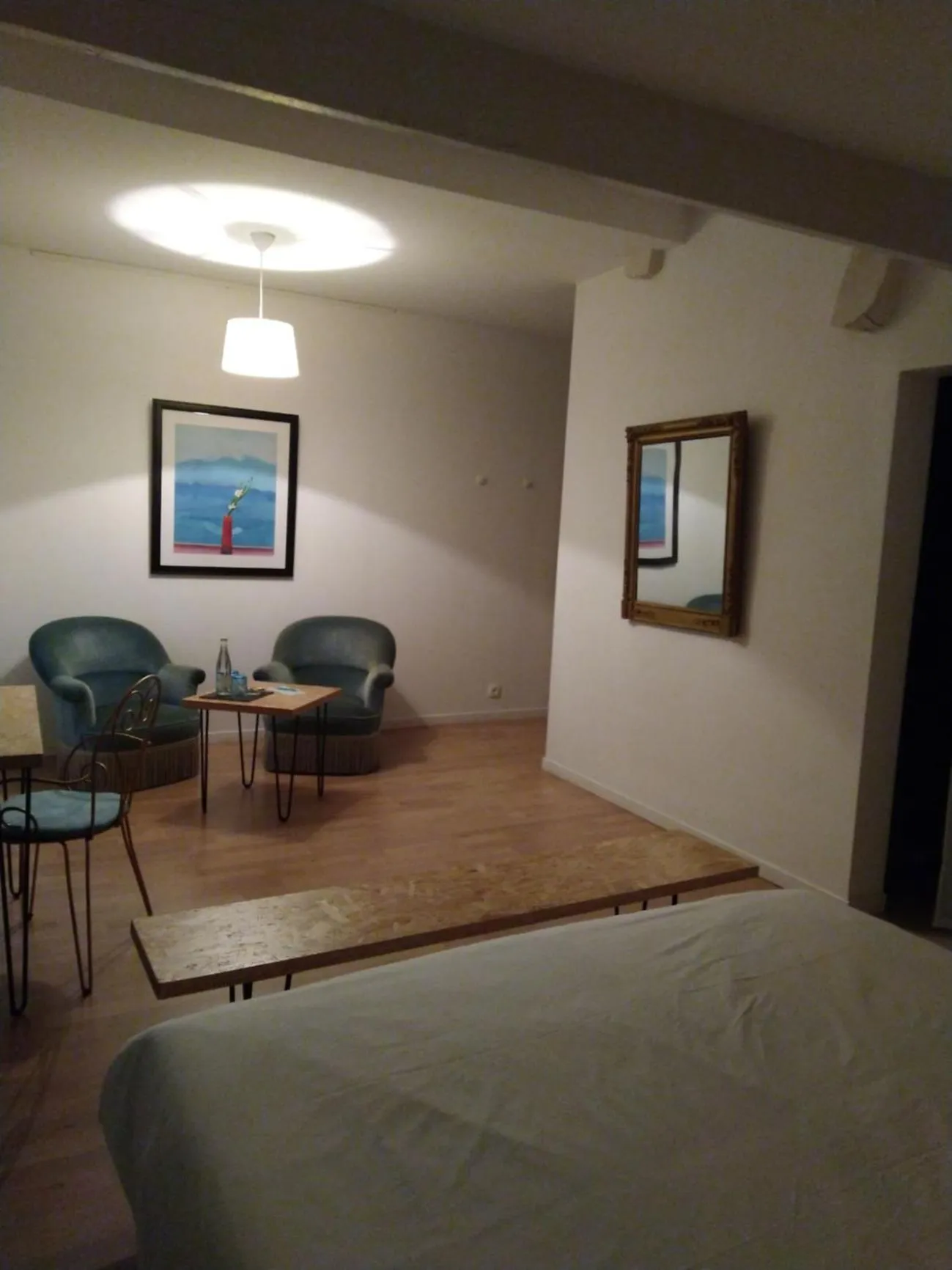 Seating area, Bed in Le Clos du Théron, chambre d'hôte