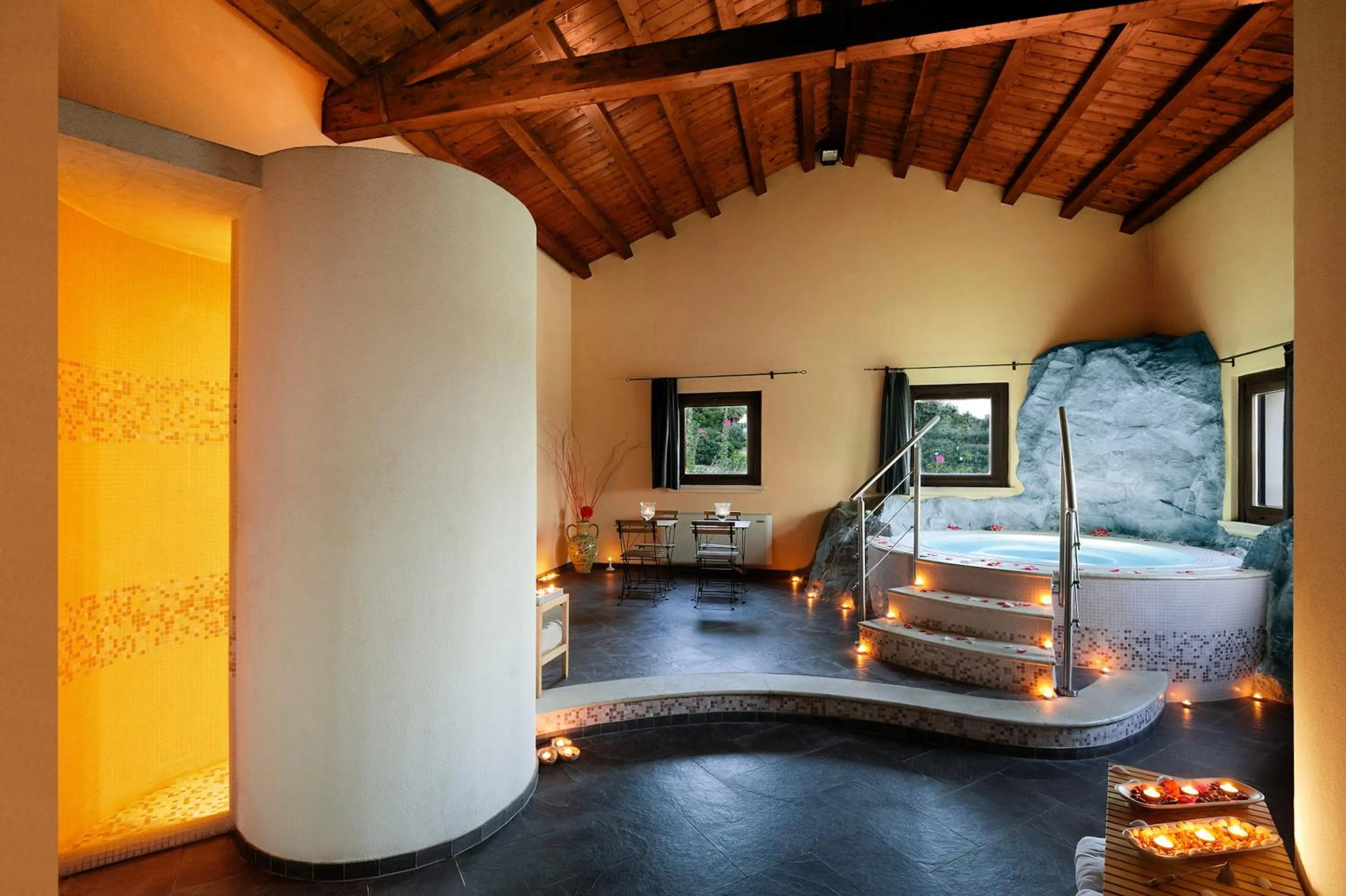 Hot Tub in Kallikoros Country Resort & Spa