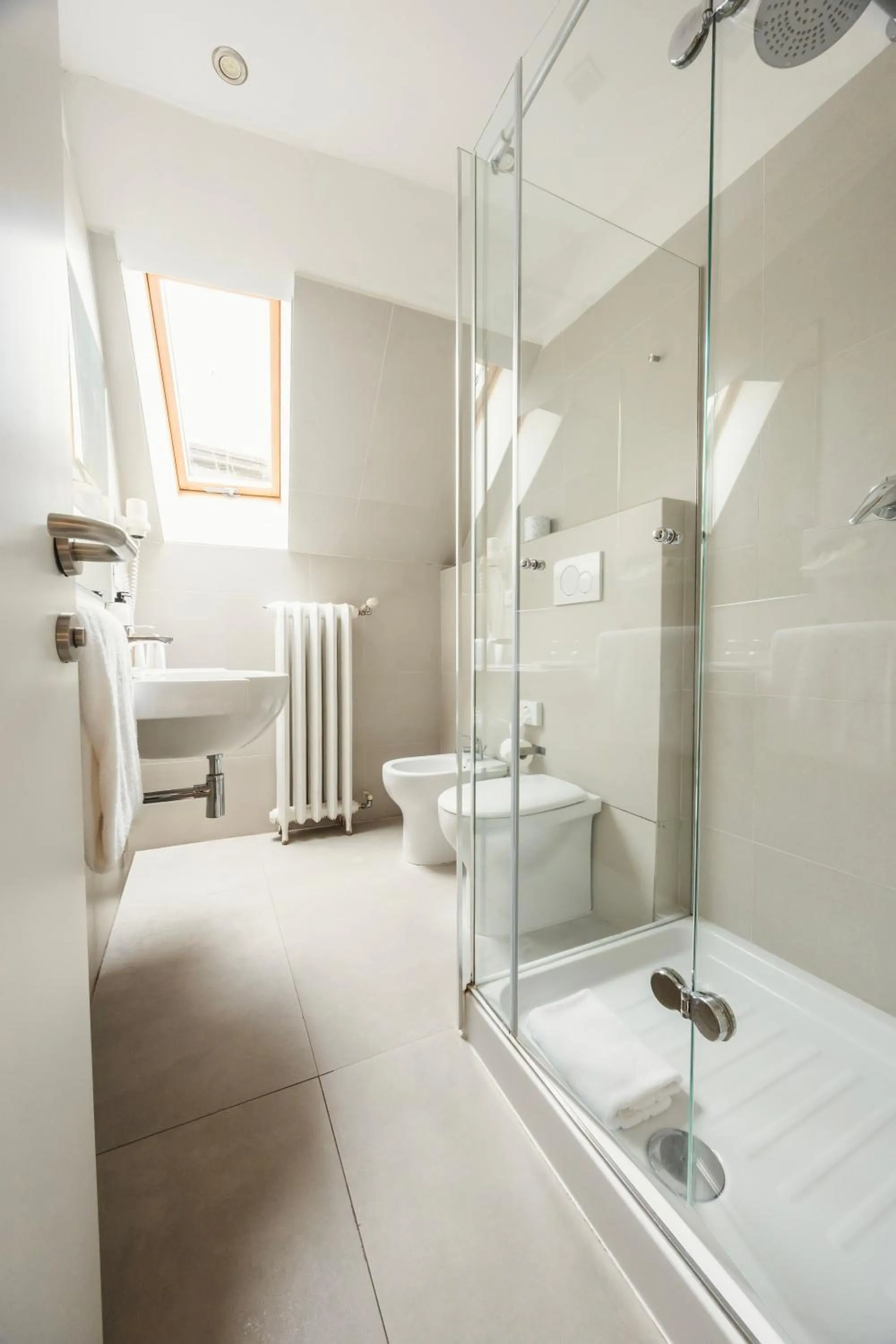 Bathroom in Genius Hotel Downtown