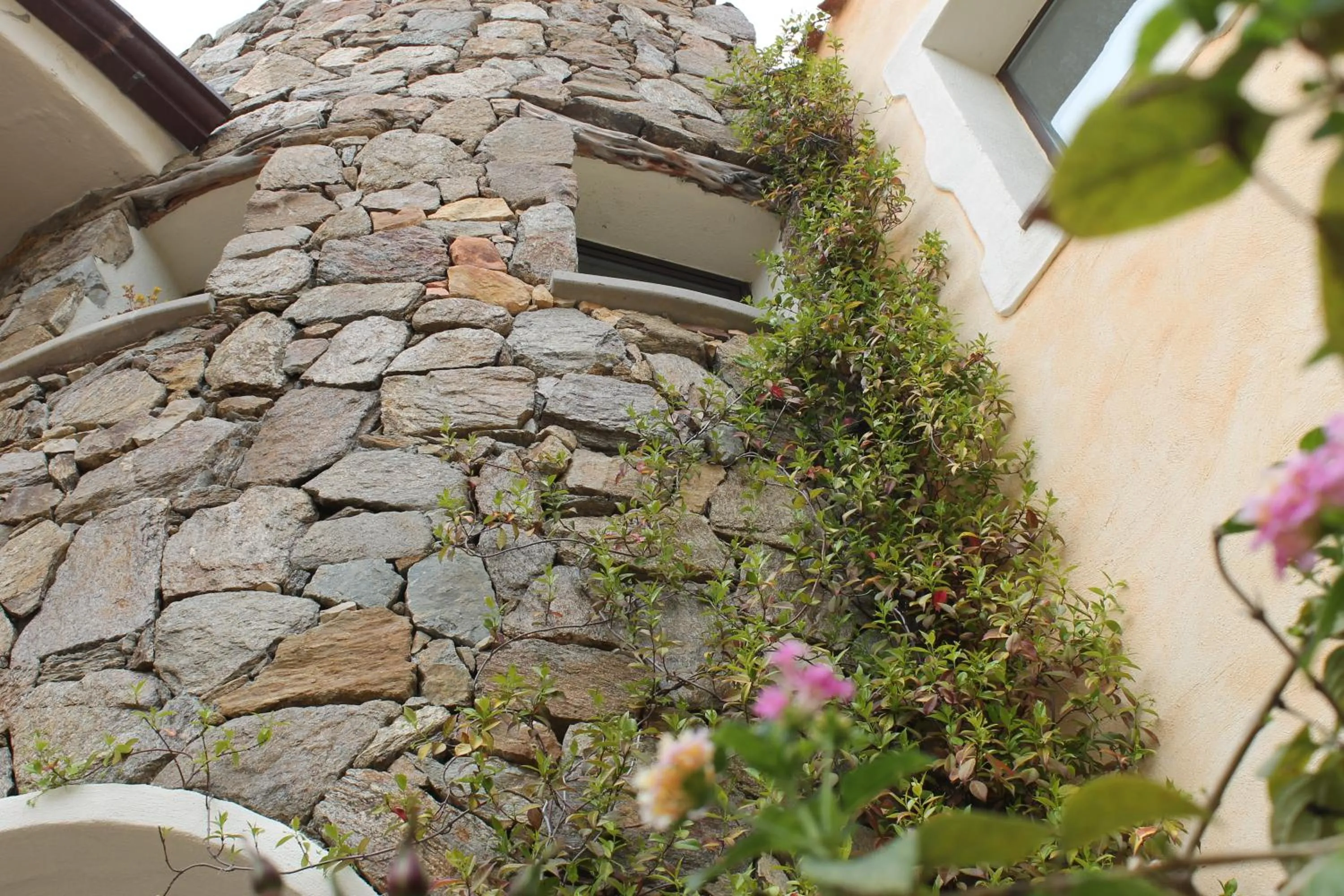 Decorative detail in Maria Caderina Green Village
