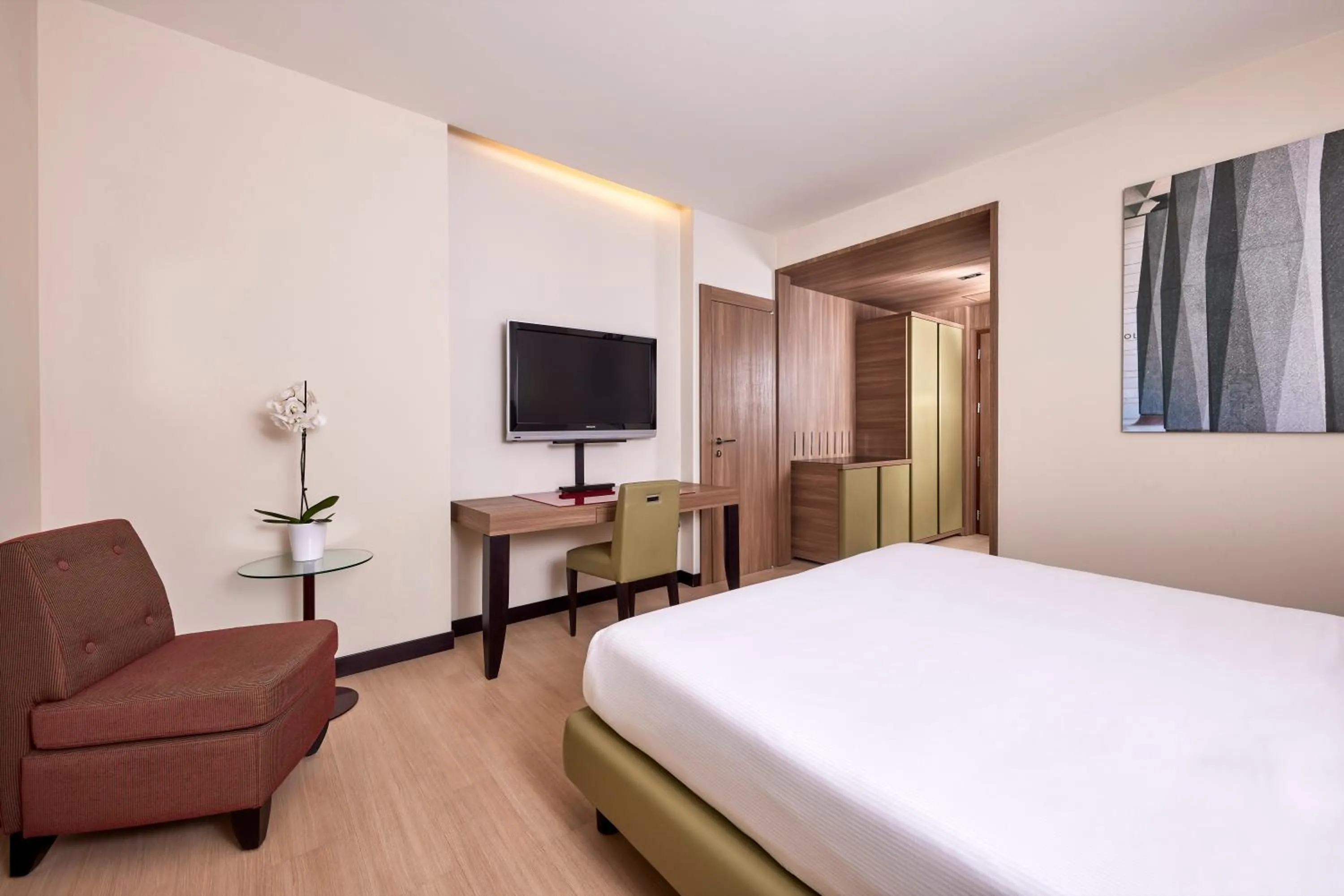 Bedroom, Bed in Blu Hotel Brixia