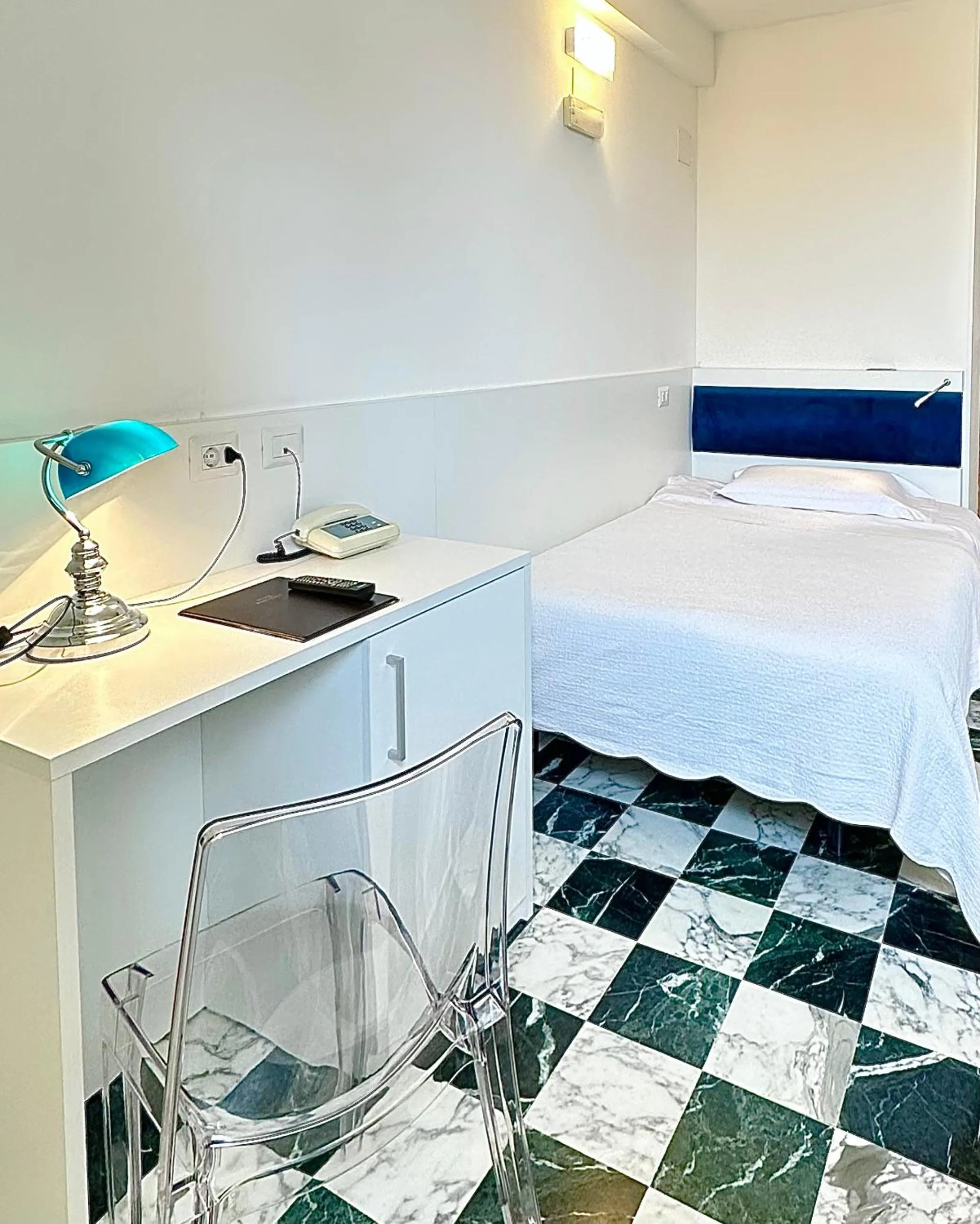 Bed in Albergo Hotel Raffaello