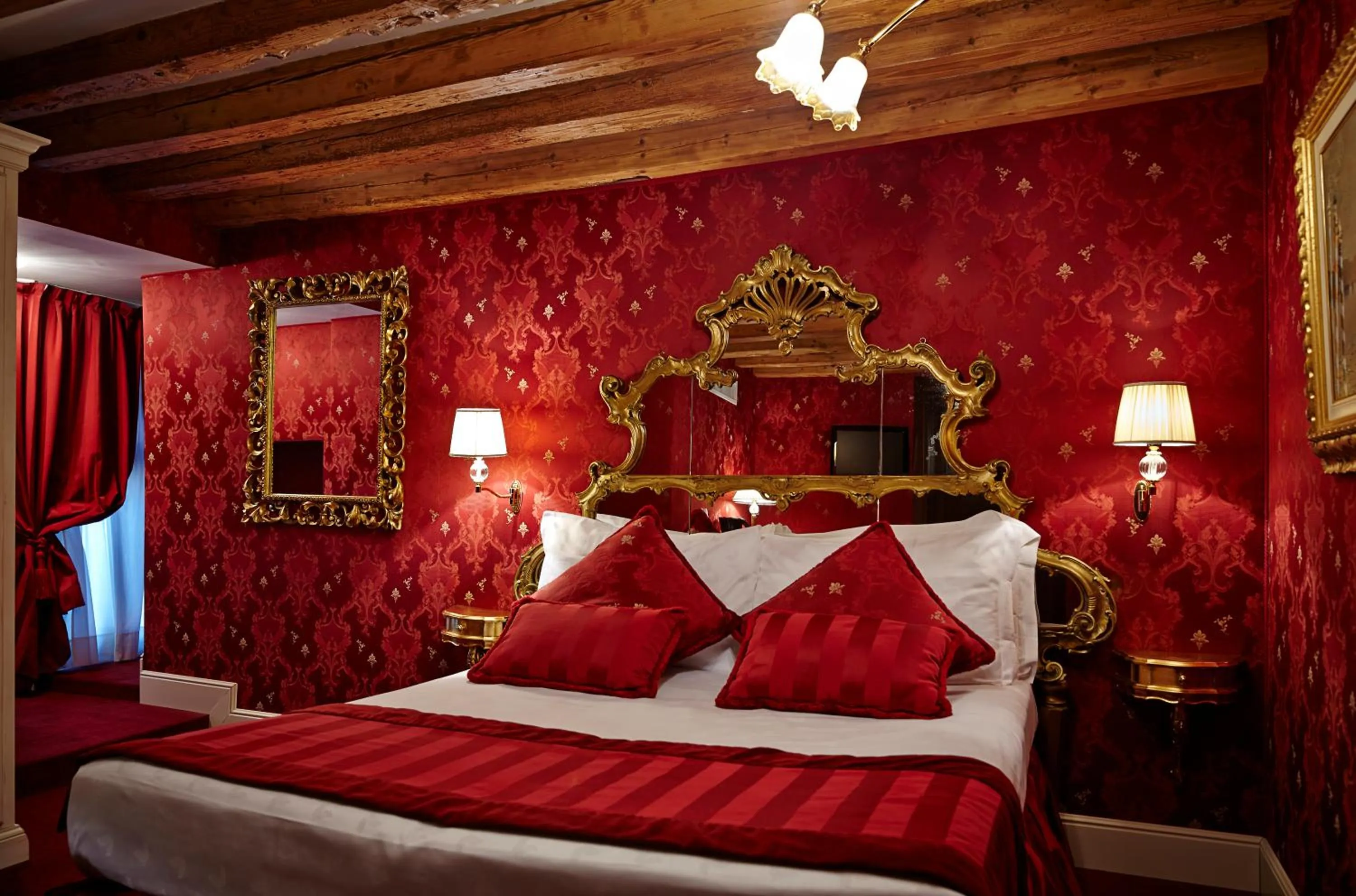 Bed in Palazzo Paruta & Wellness Suites