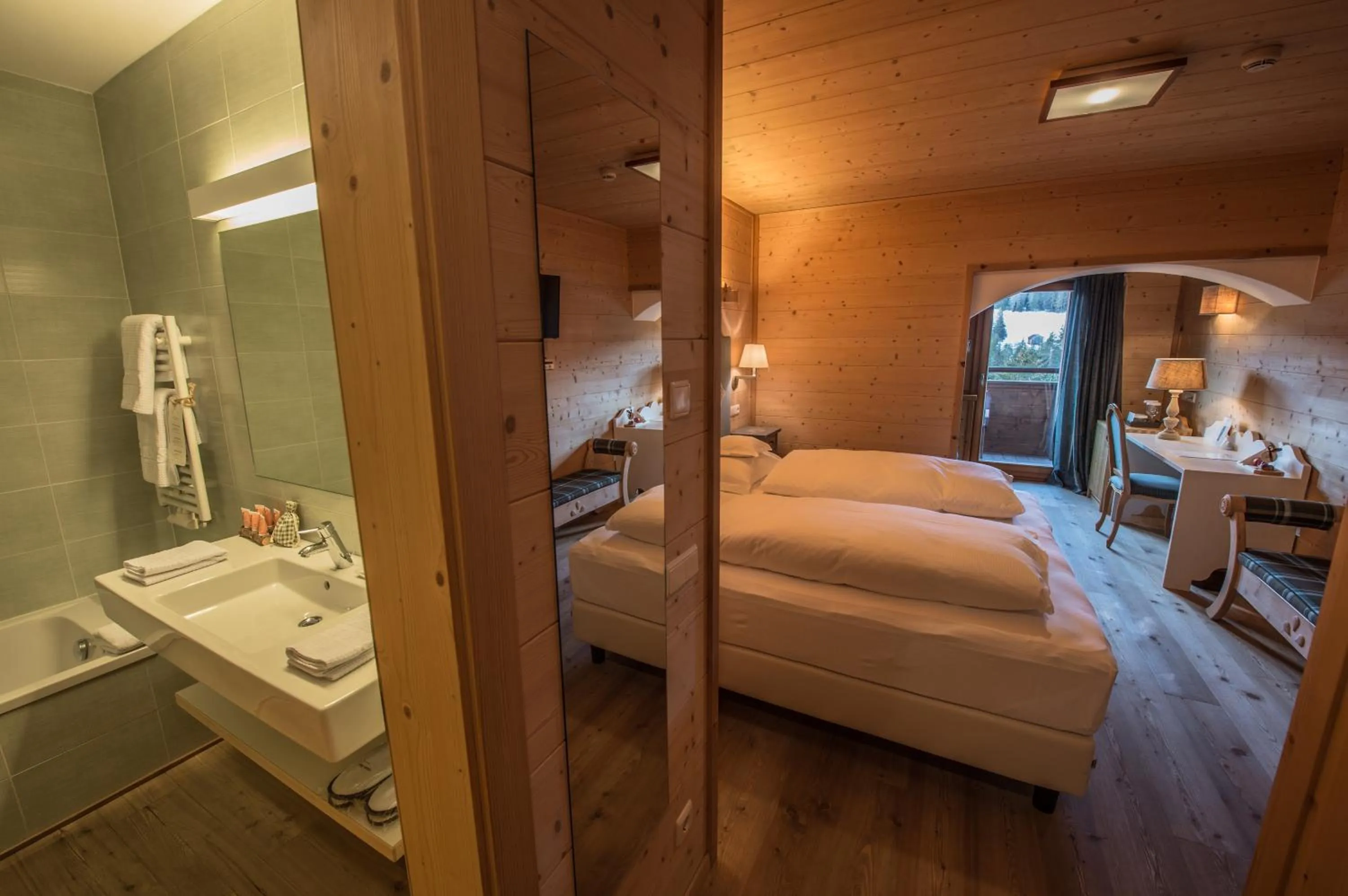 Bed in Hotel Ciasa Salares