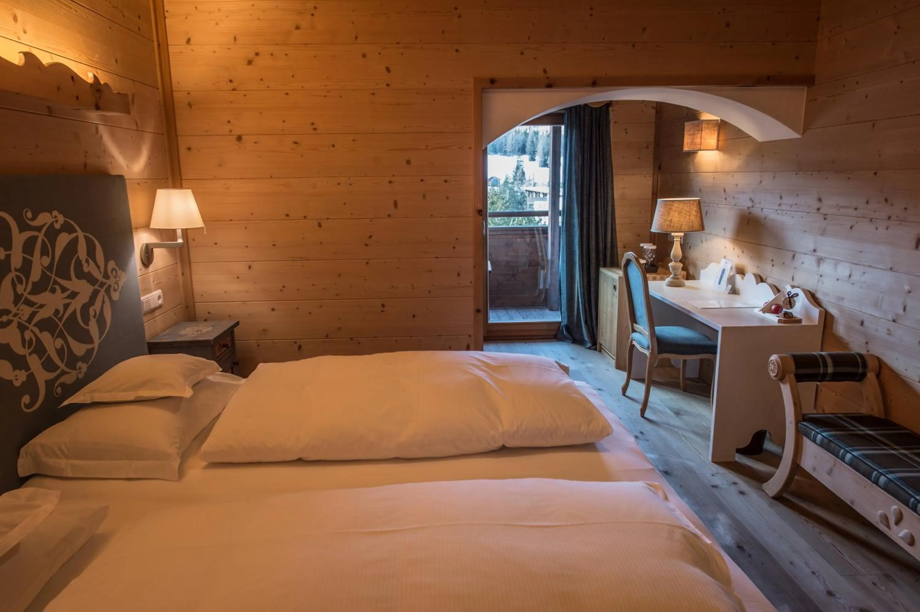 Bed in Hotel Ciasa Salares