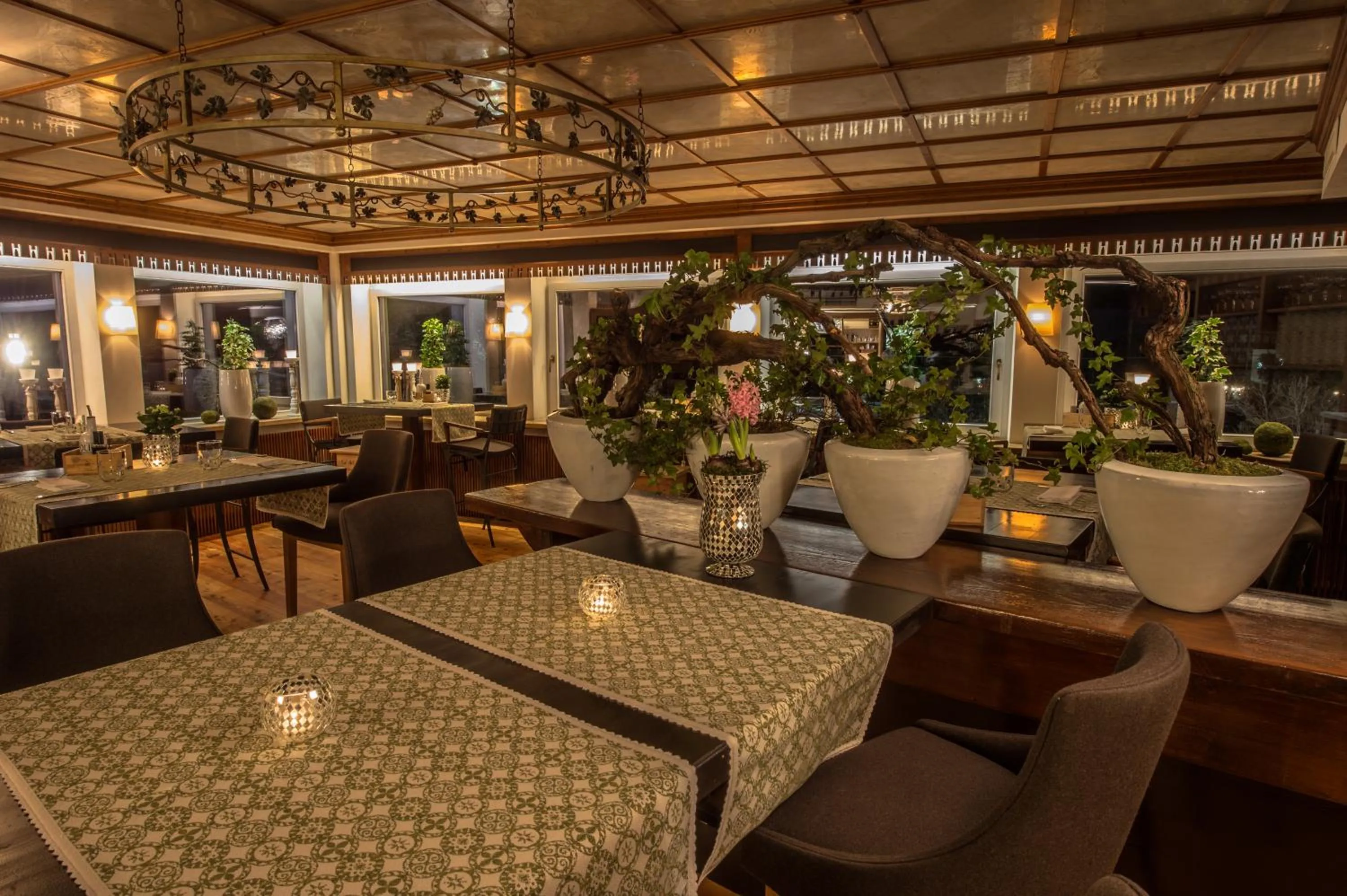 Restaurant/places to eat in Hotel Ciasa Salares