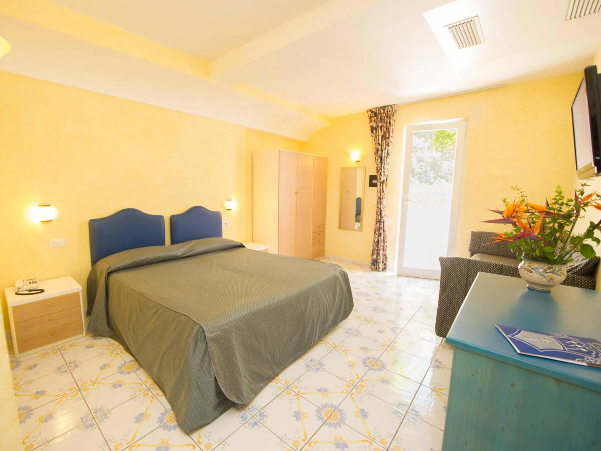 Photo of the whole room in Hotel L'Approdo