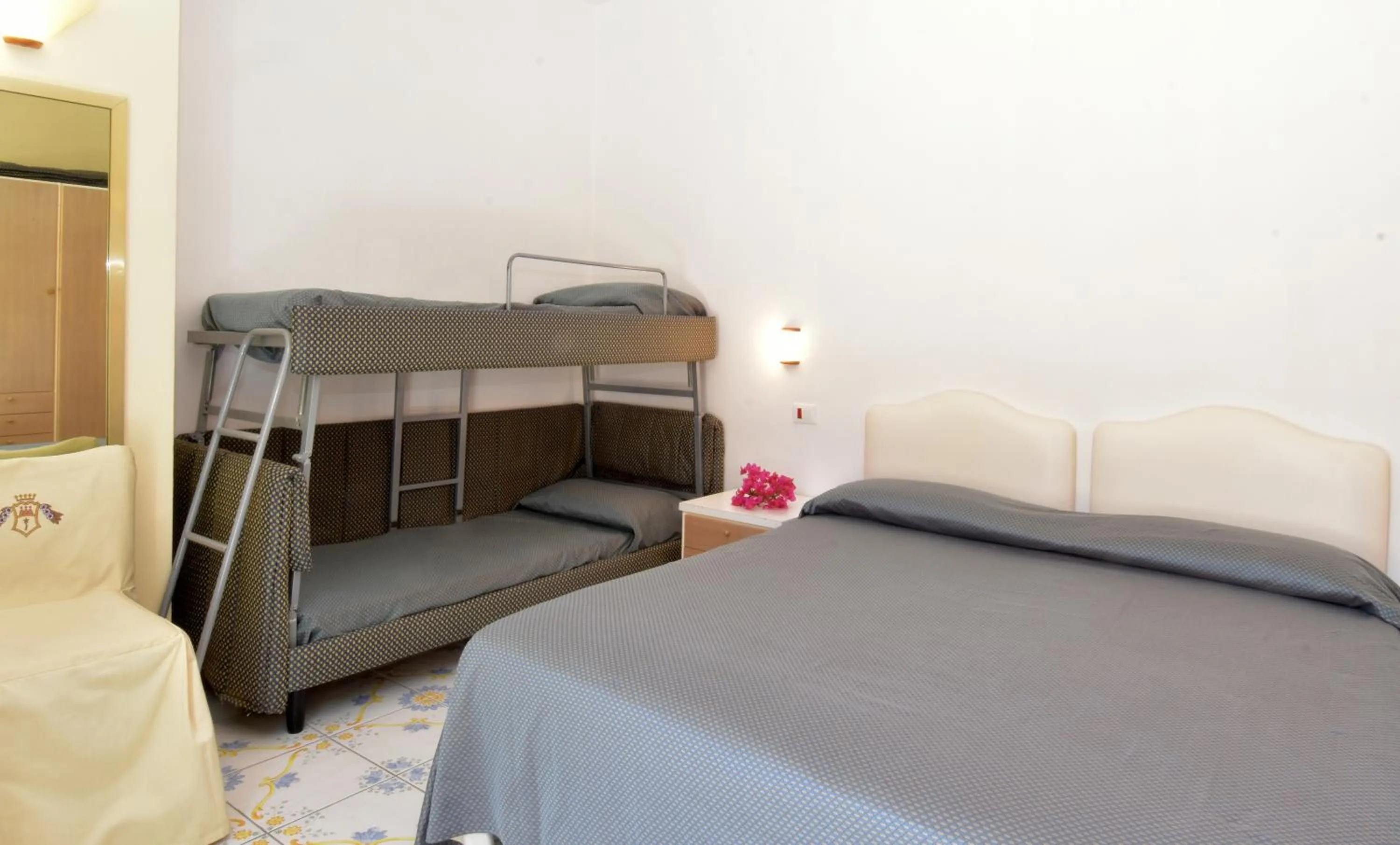 bunk bed in Hotel L'Approdo