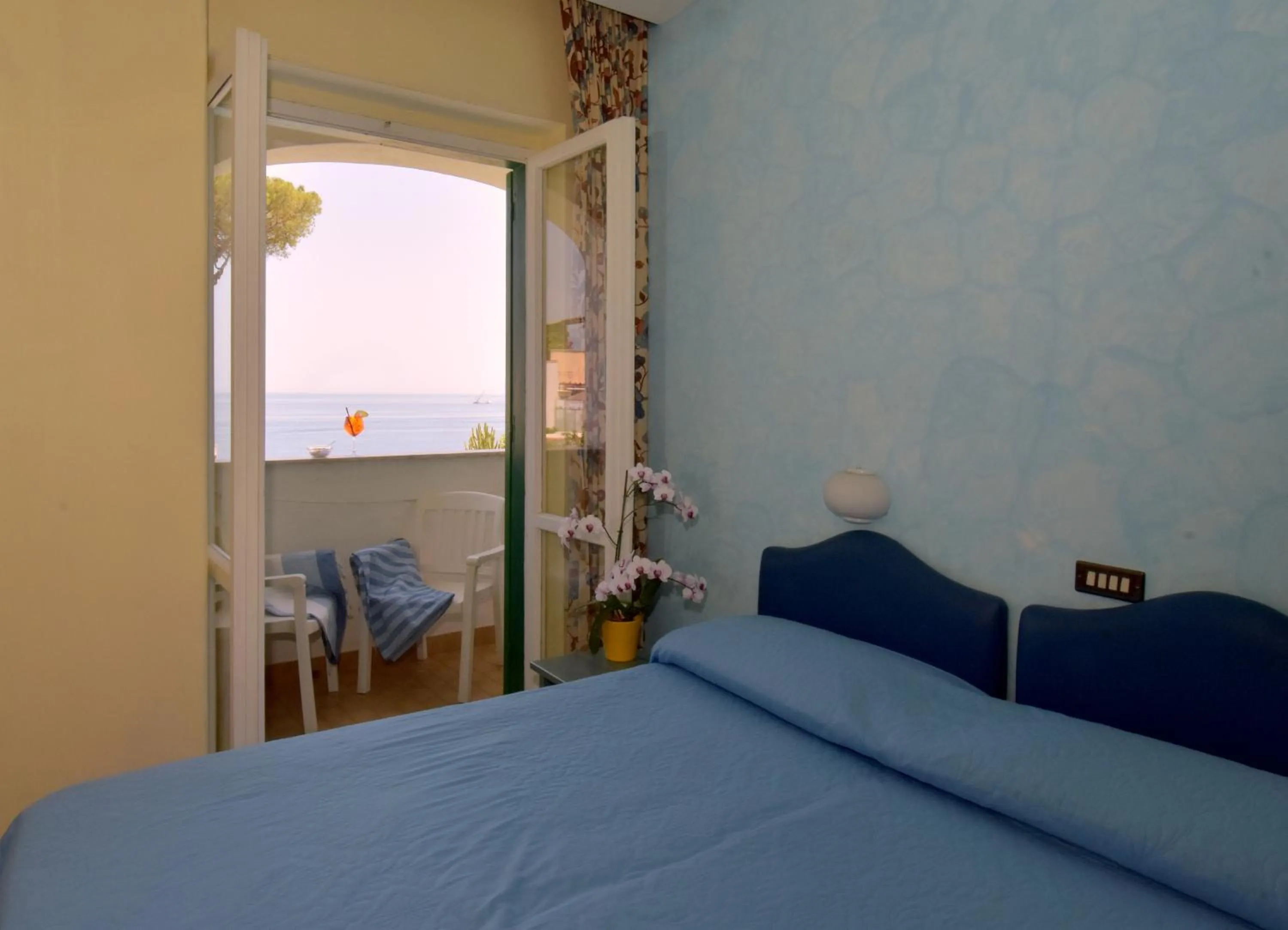 Bedroom in Hotel L'Approdo