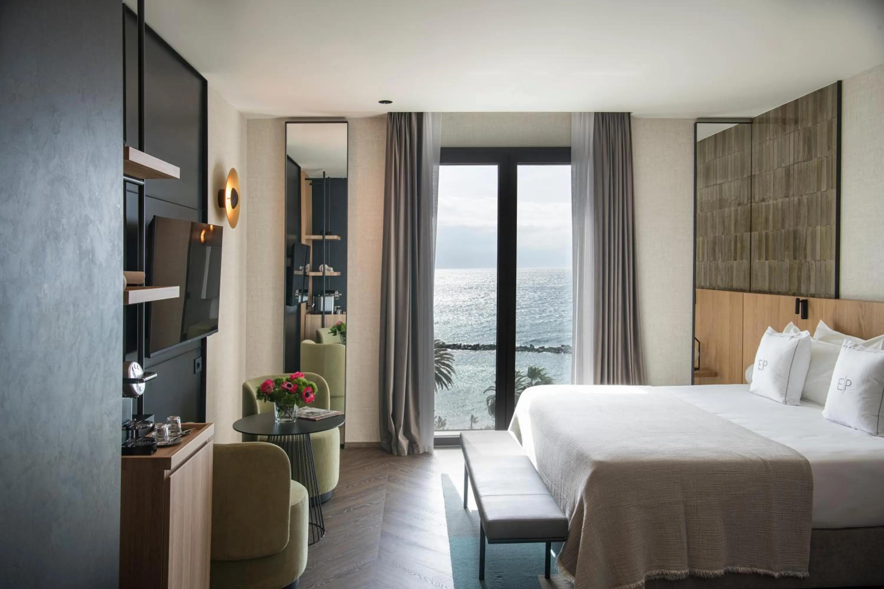 Photo of the whole room, Bed in Europa Palace