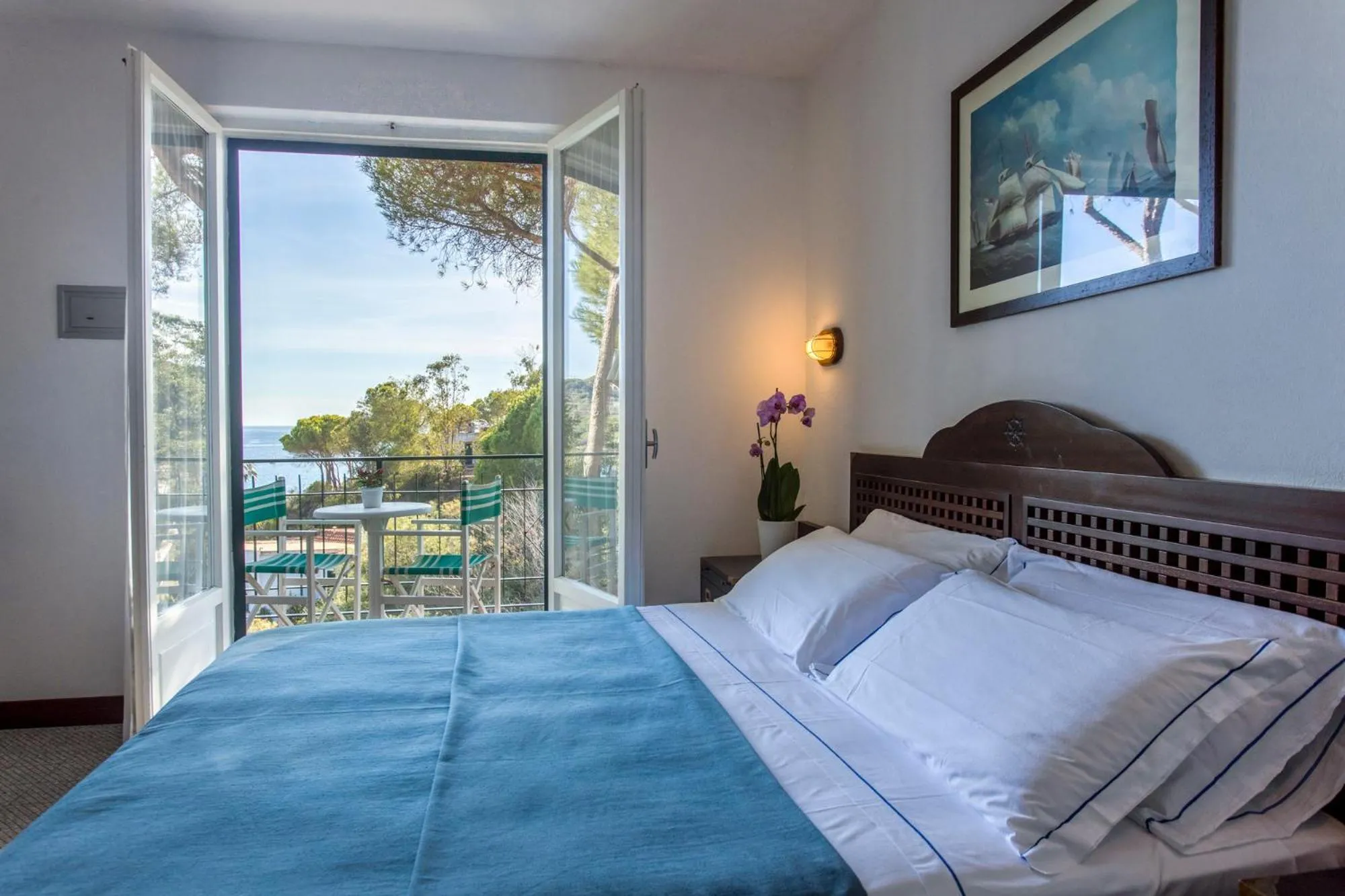 Bed in Hotel Antares