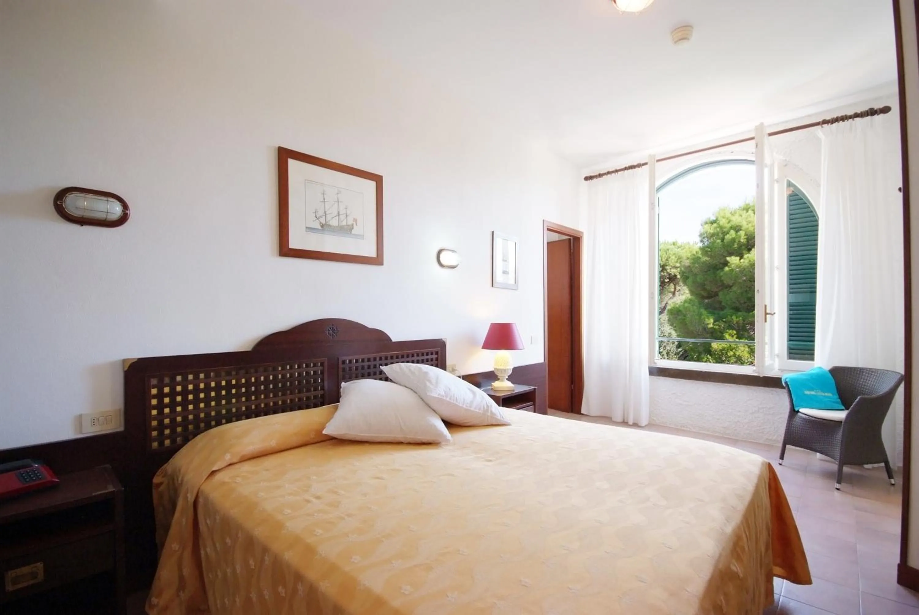 Garden view, Bed in Hotel Antares