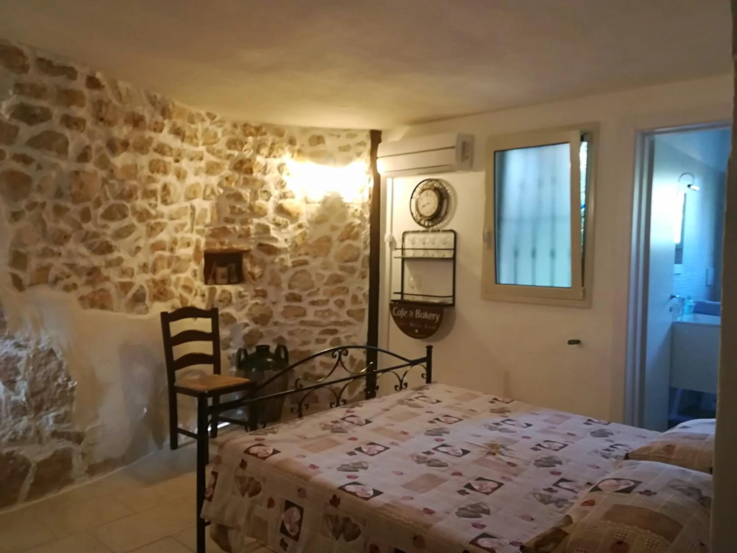 Photo of the whole room, Bed in Trullo Alessandro e Villa Raffaela