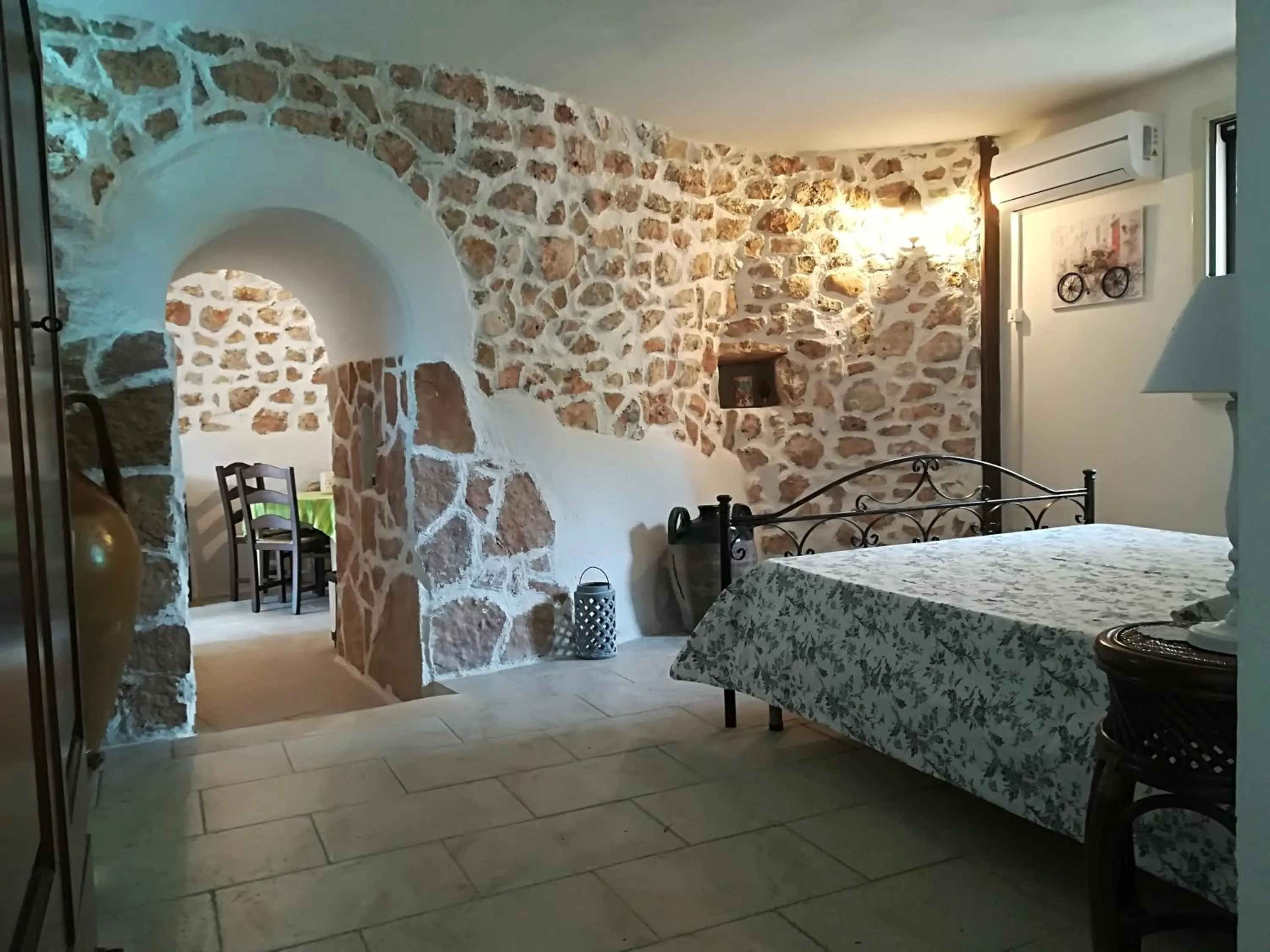Photo of the whole room, Bed in Trullo Alessandro e Villa Raffaela