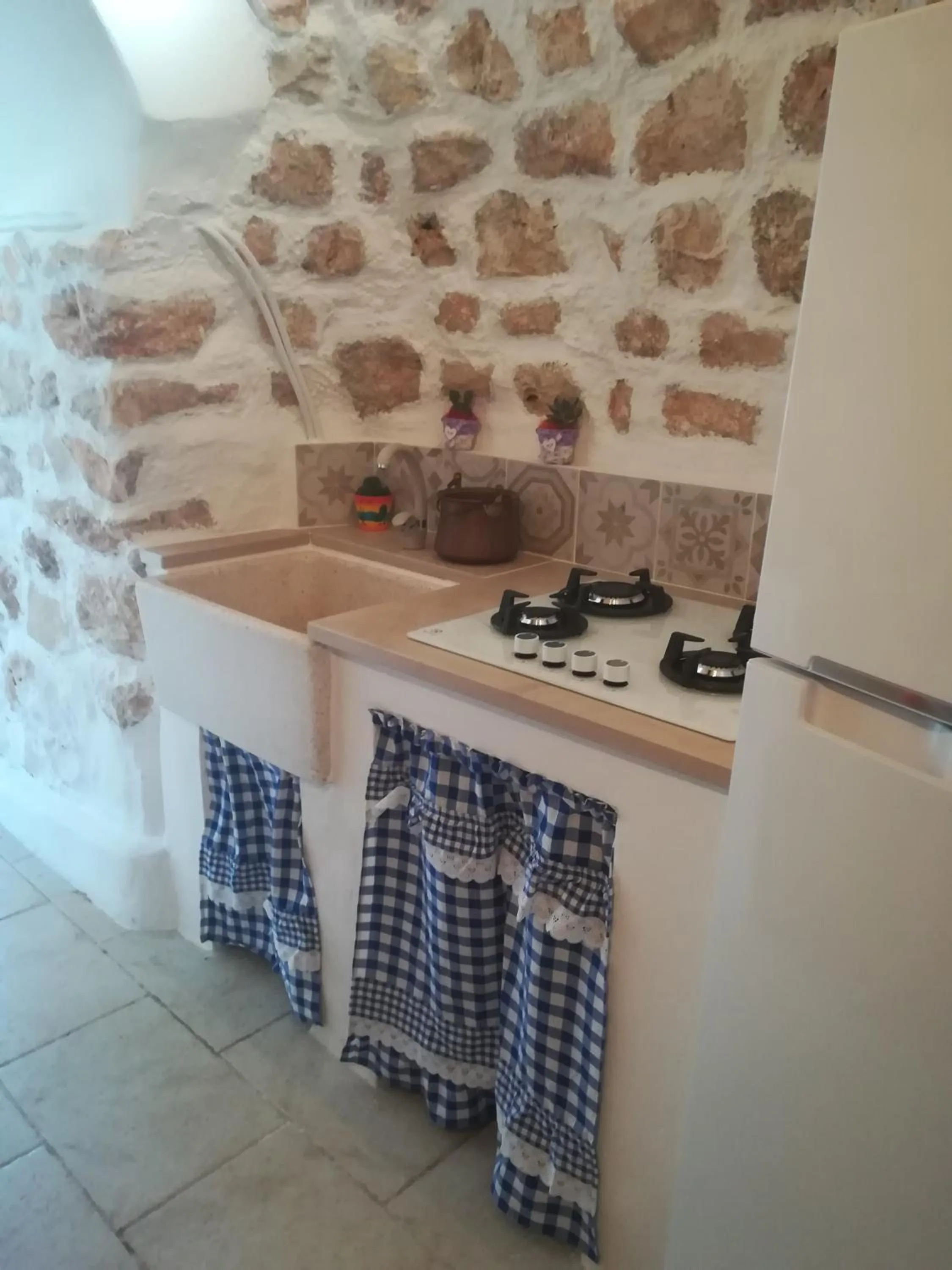 Kitchen or kitchenette in Trullo Alessandro e Villa Raffaela