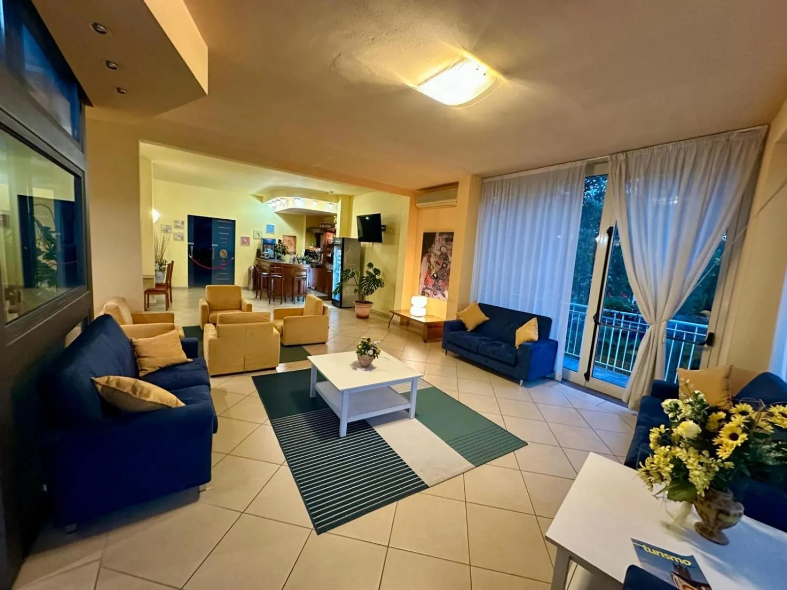 Communal lounge/ TV room in Hotel Florida Tirrenia