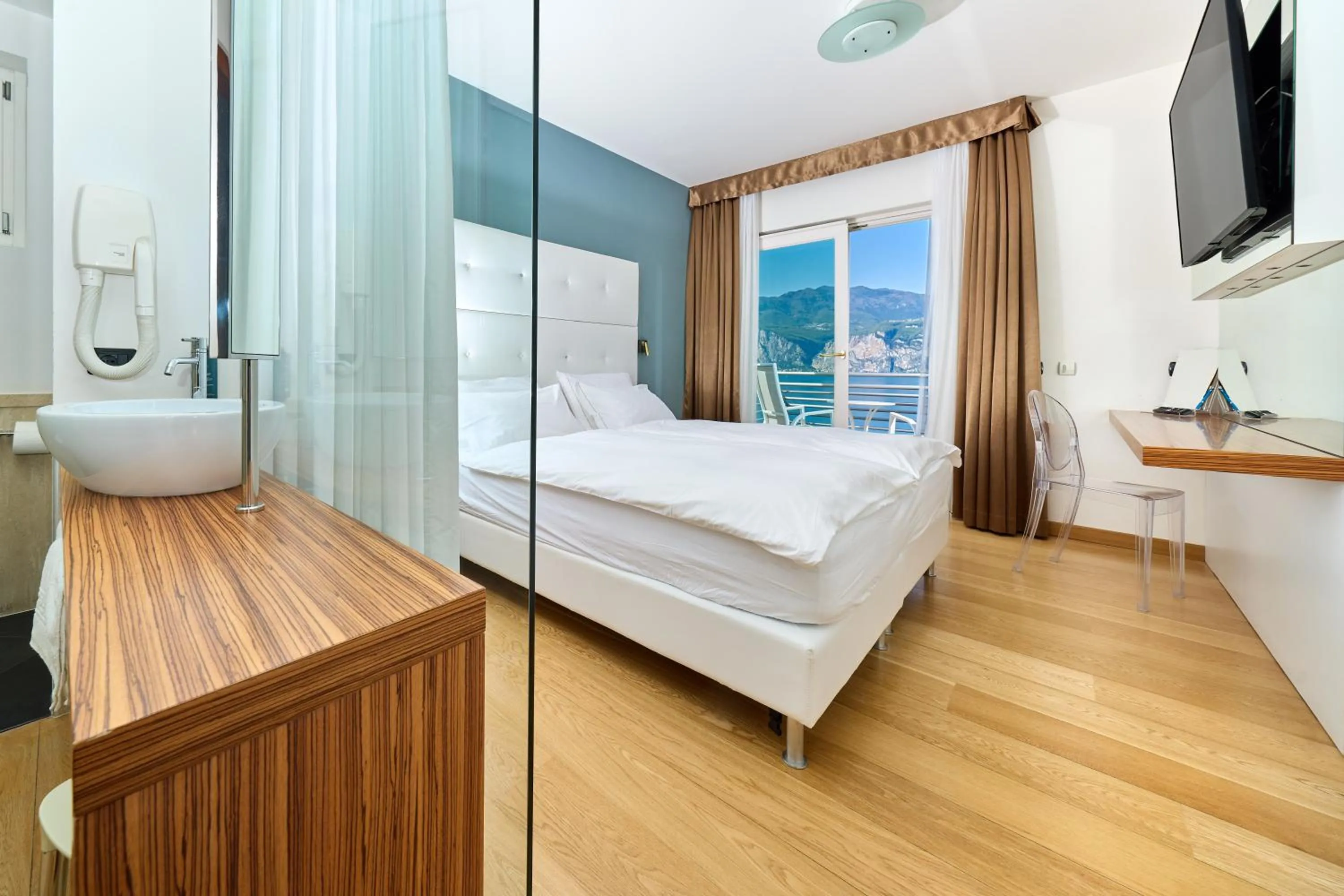 Photo of the whole room, Bed in Hotel Capri