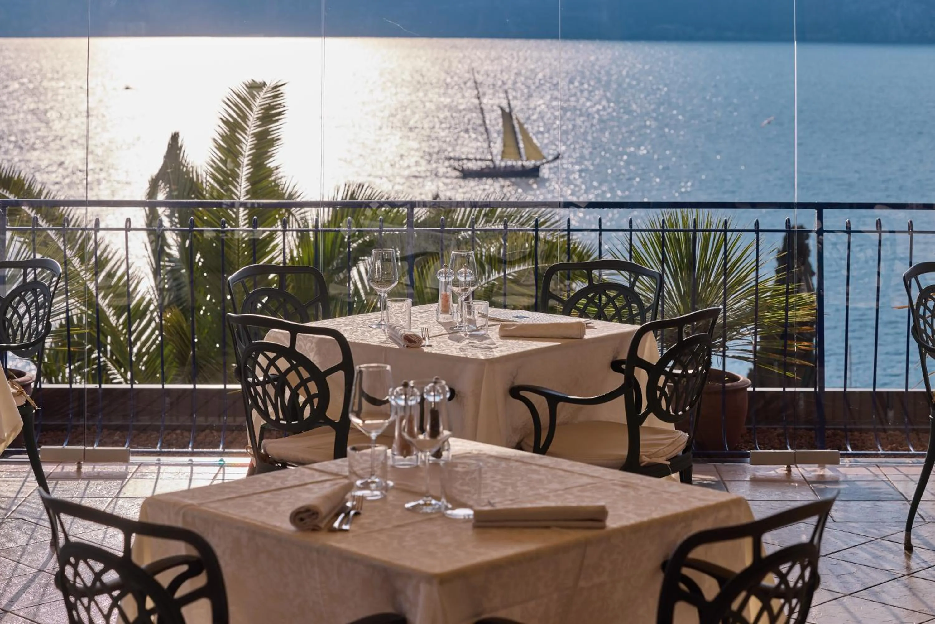 Restaurant/places to eat in Hotel Capri