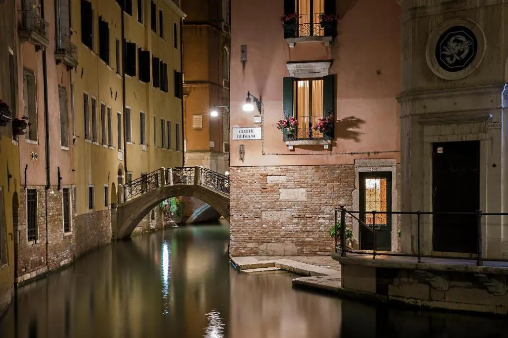 Night in Locanda Ai Santi Apostoli Sul Canal Grande - Ferretti Hotels Collection