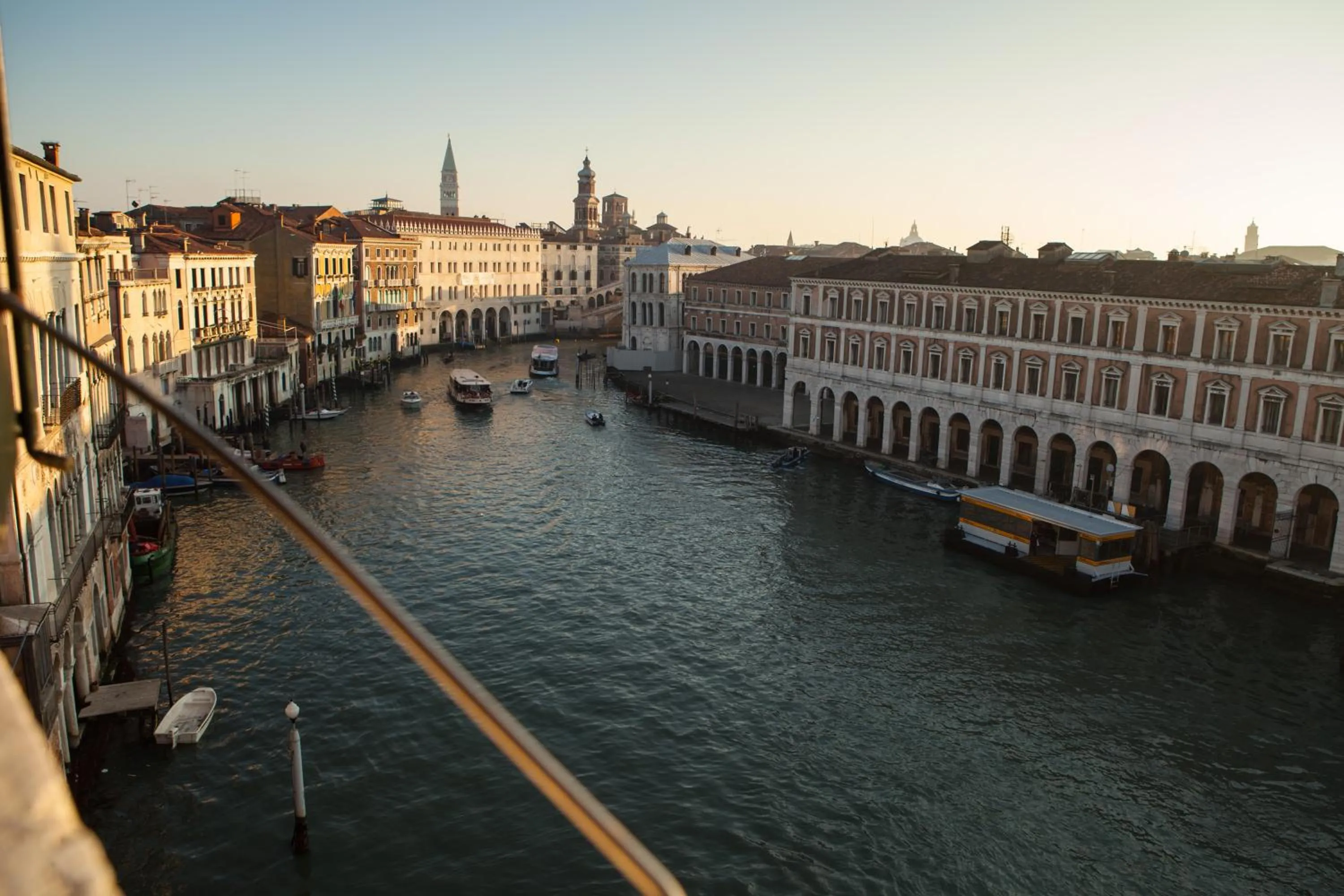 Neighbourhood in Locanda Ai Santi Apostoli Sul Canal Grande - Ferretti Hotels Collection