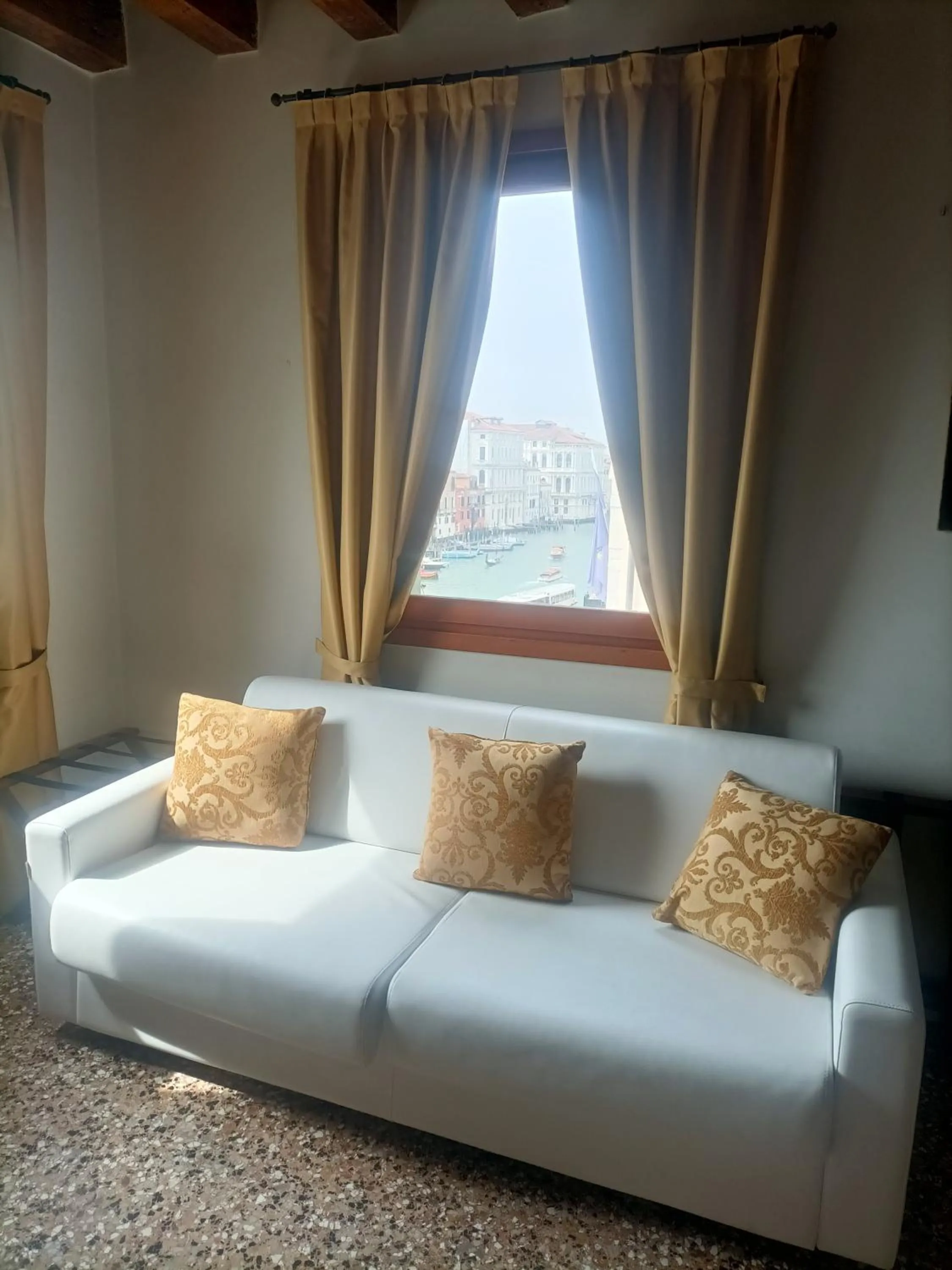 Bathroom in Locanda Ai Santi Apostoli Sul Canal Grande - Ferretti Hotels Collection