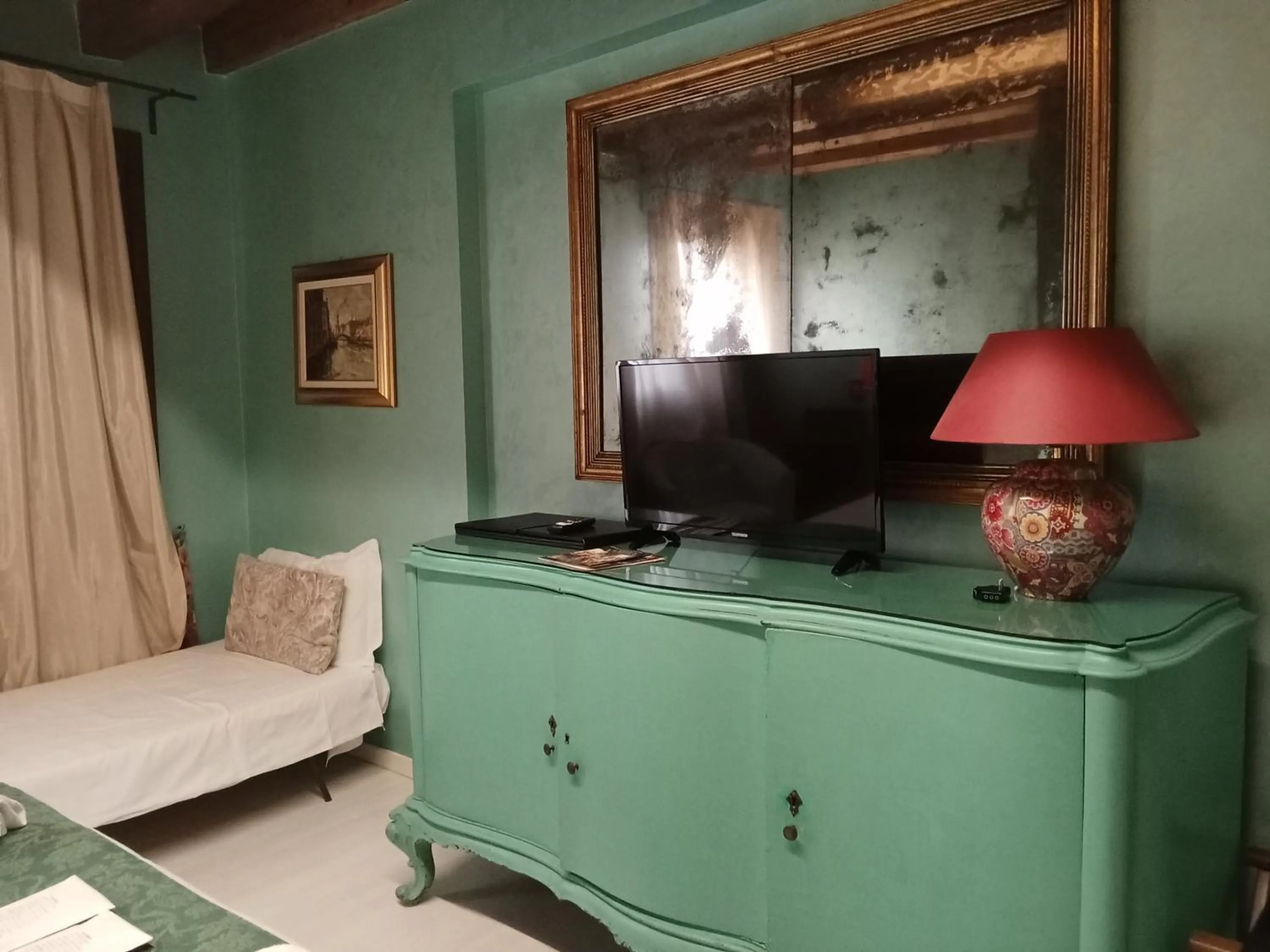 Photo of the whole room in Locanda Ai Santi Apostoli Sul Canal Grande - Ferretti Hotels Collection