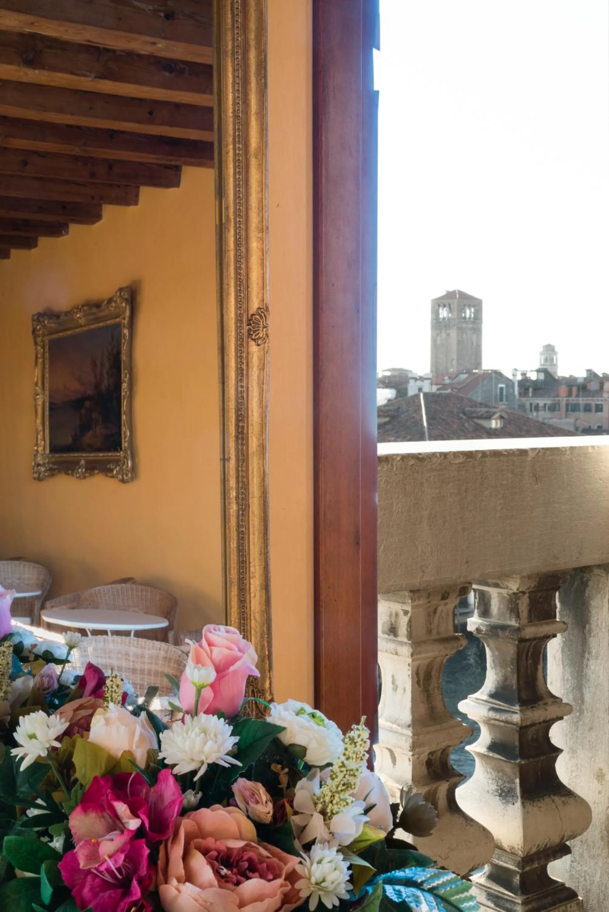 Communal lounge/ TV room in Locanda Ai Santi Apostoli Sul Canal Grande - Ferretti Hotels Collection