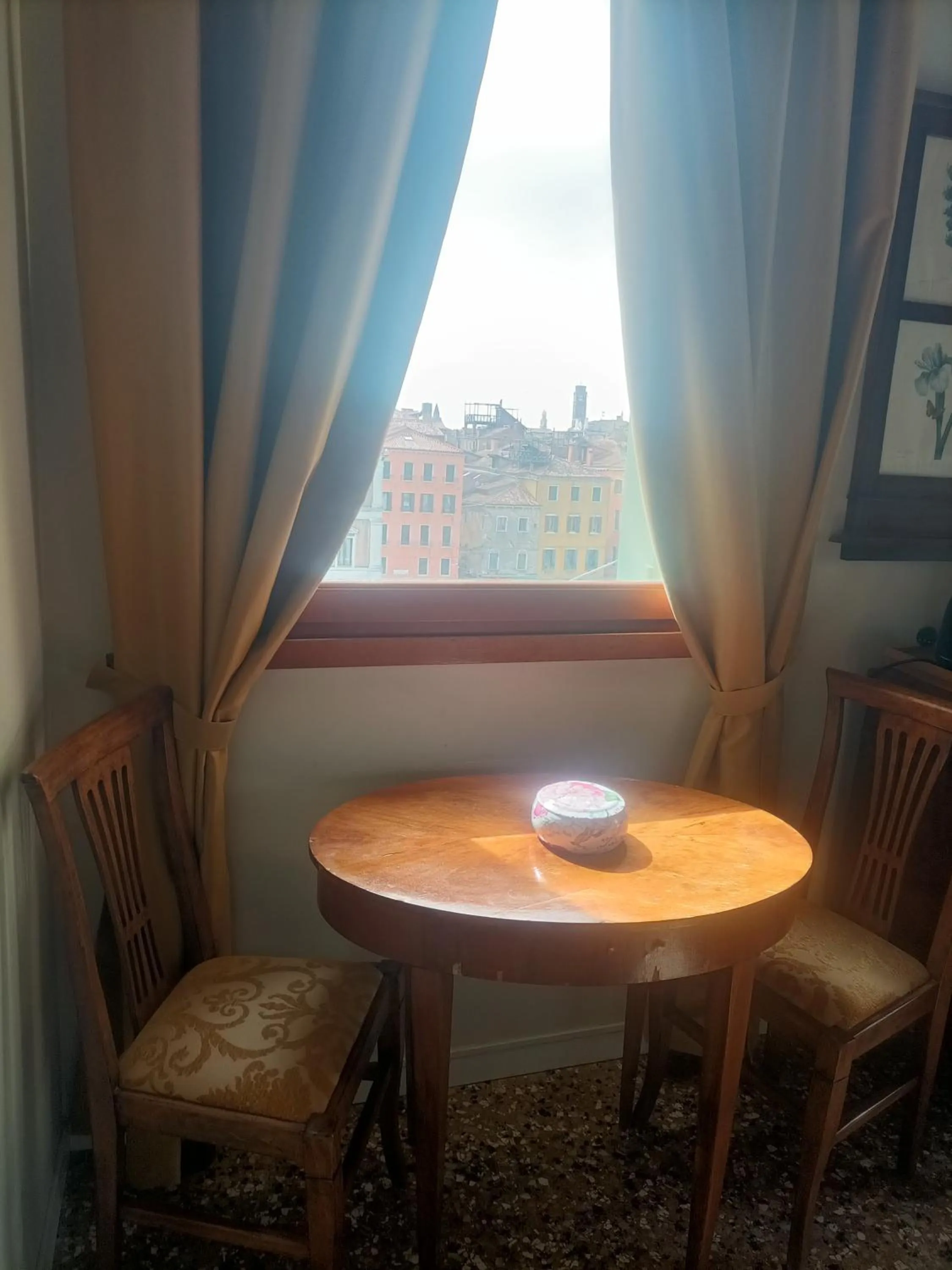 Bed in Locanda Ai Santi Apostoli Sul Canal Grande - Ferretti Hotels Collection