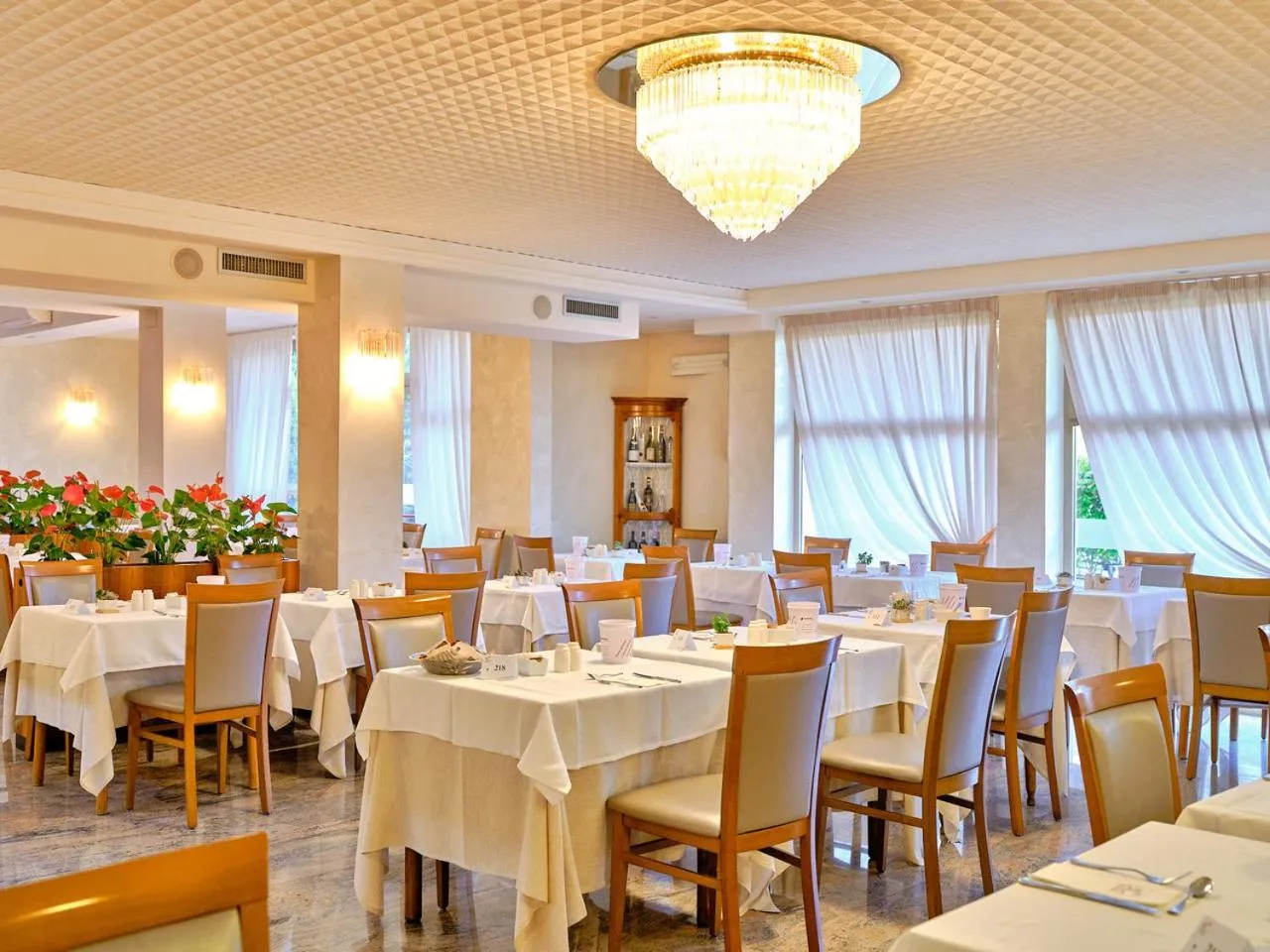 Restaurant/places to eat in Hotel Eden Garda