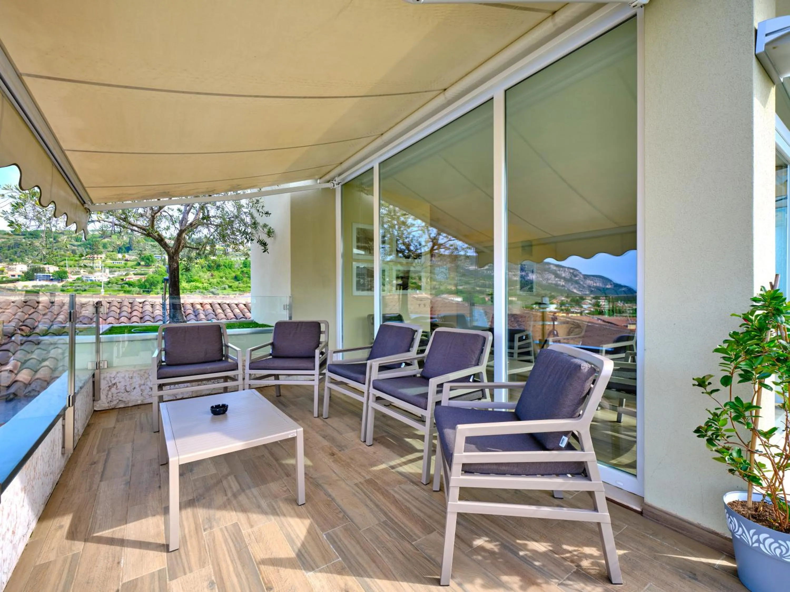 Balcony/Terrace in Hotel Eden Garda