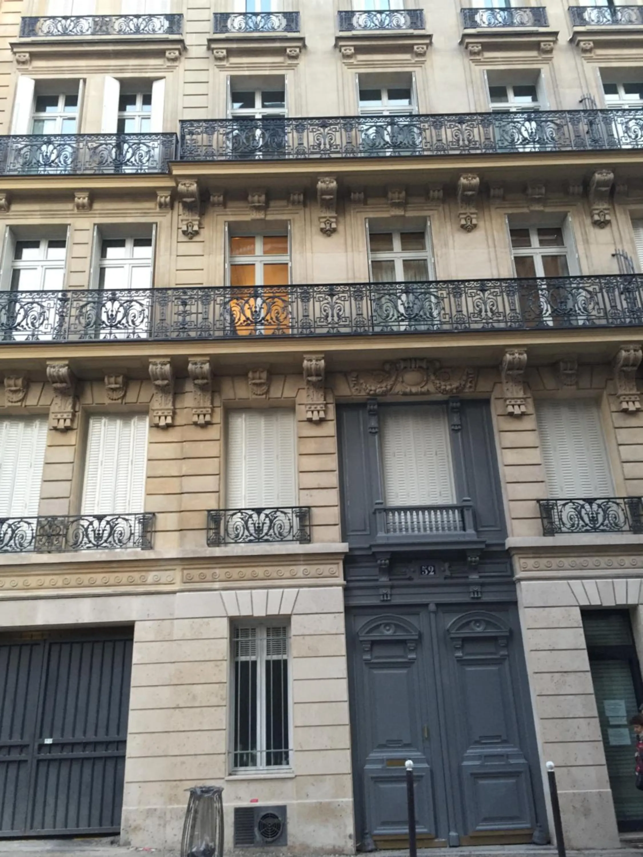 Property building in 52 Clichy Bed & Breakfast - Chambre d'hôtes
