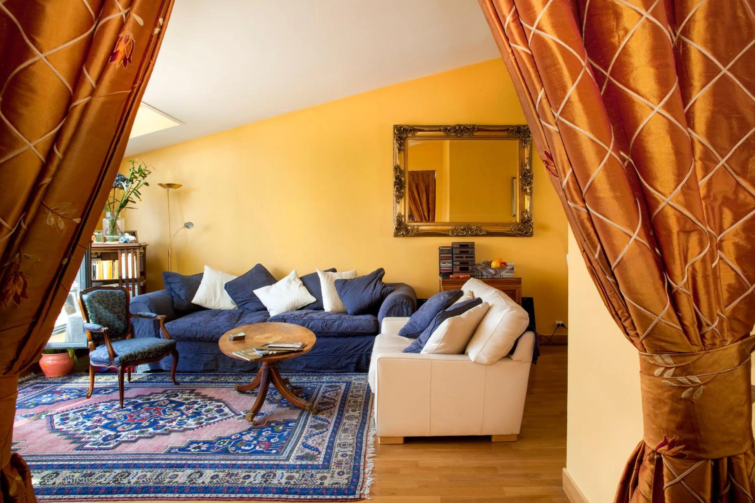 Living room in 52 Clichy Bed & Breakfast - Chambre d'hôtes