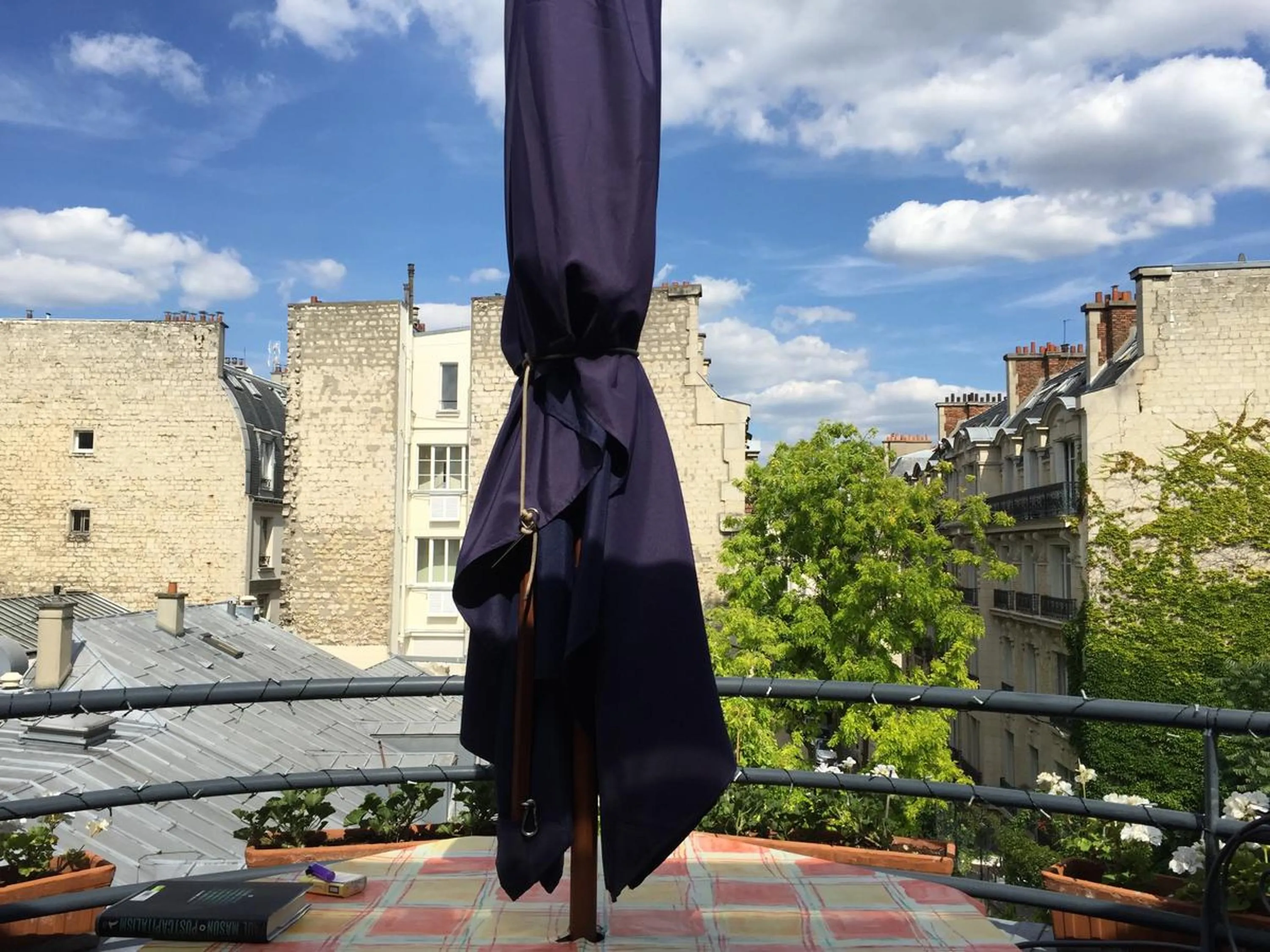 Balcony/Terrace in 52 Clichy Bed & Breakfast - Chambre d'hôtes