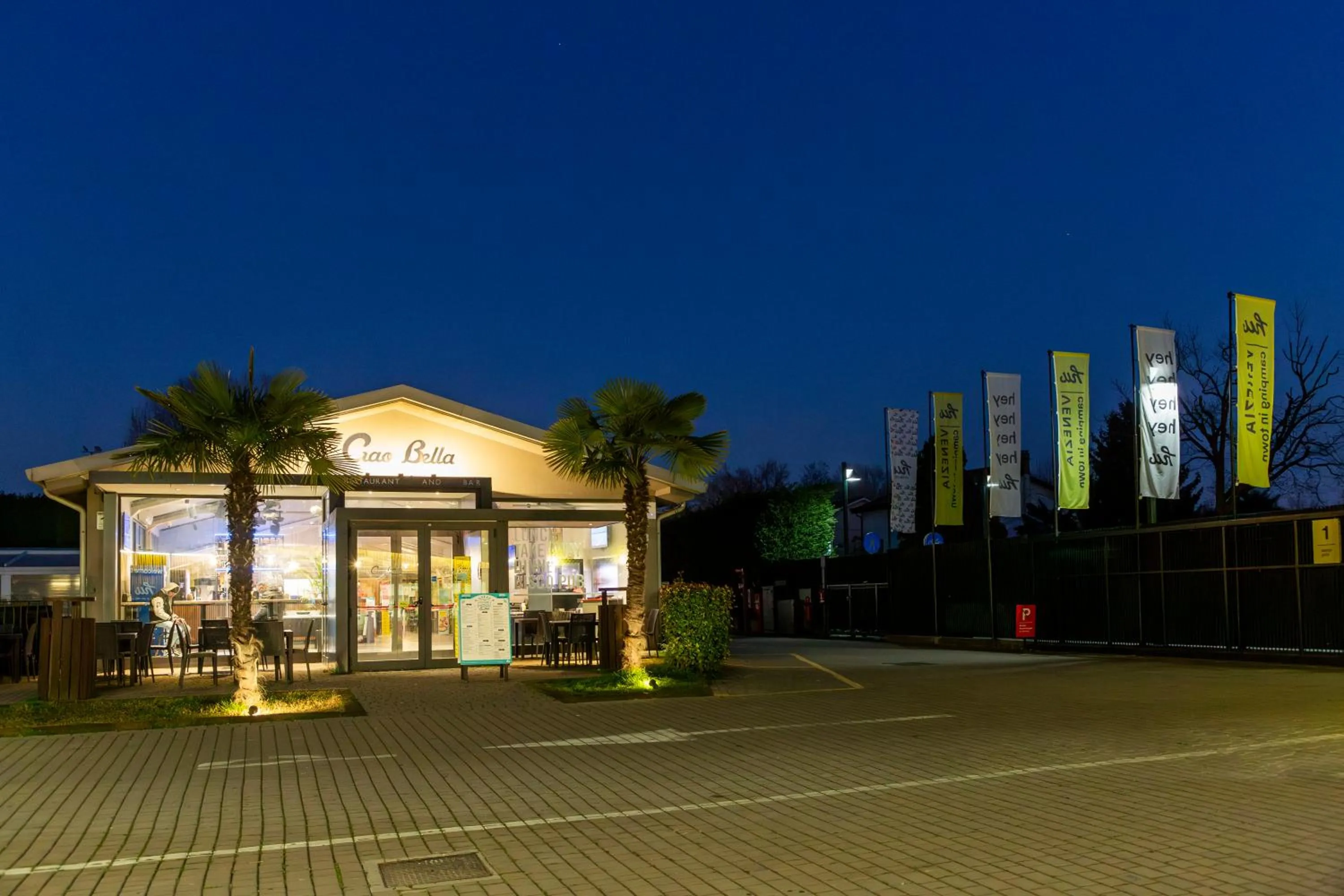 Restaurant/places to eat in hu Venezia Camping in Town