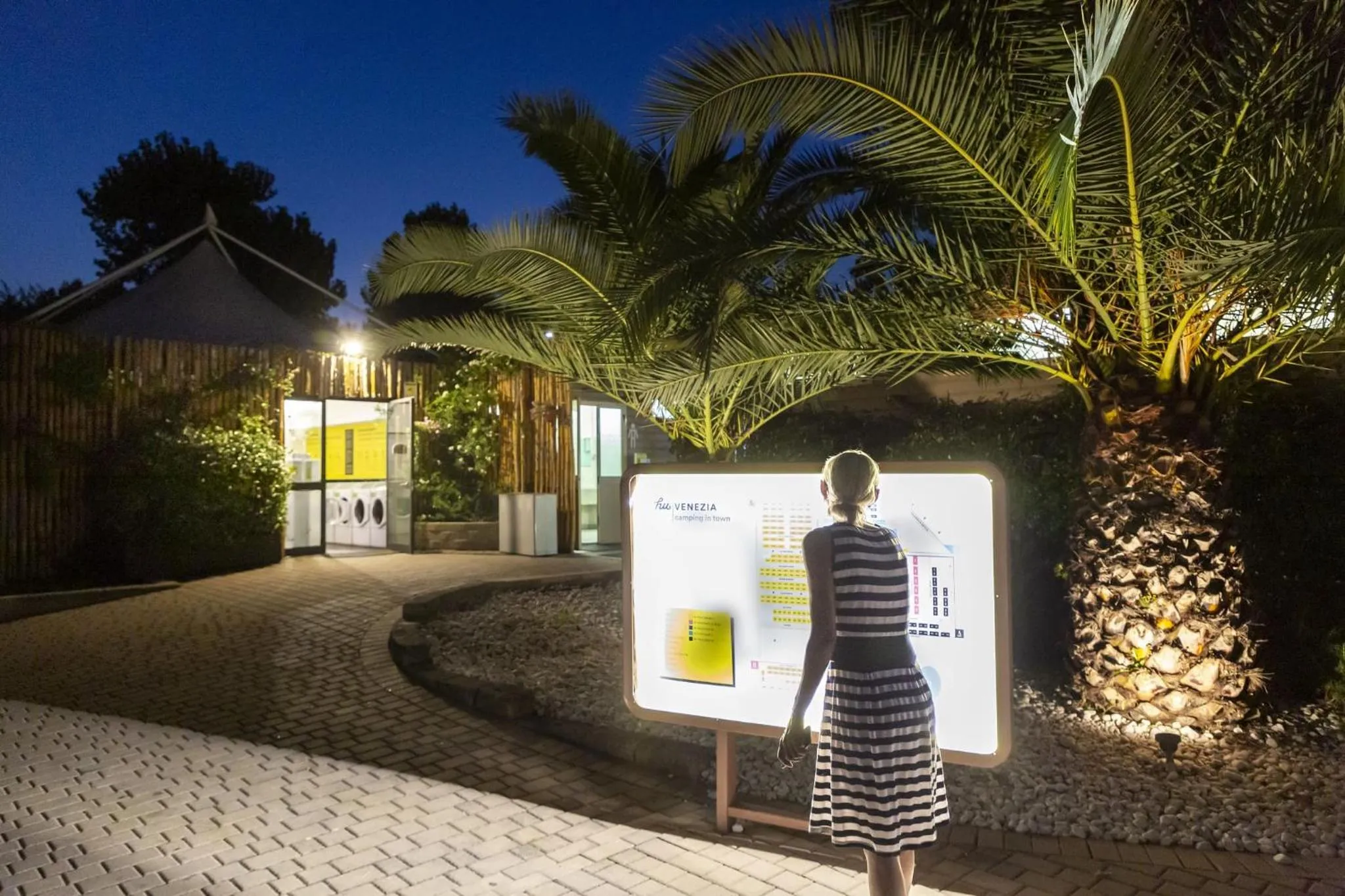 Night in hu Venezia Camping in Town